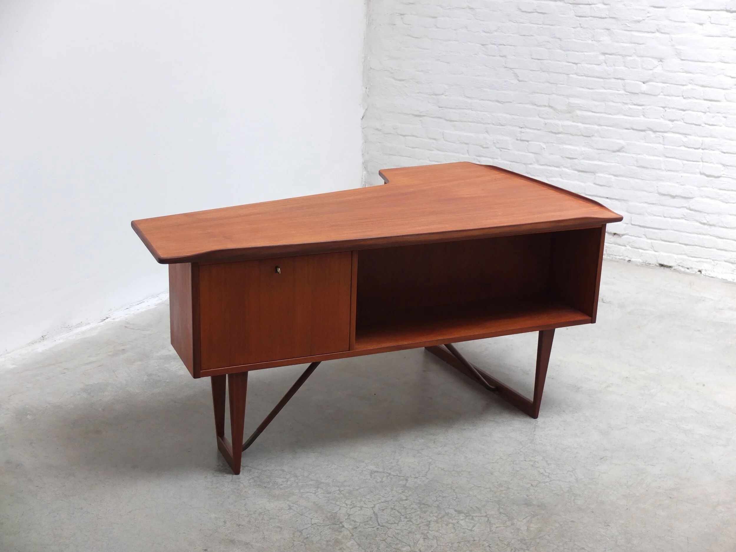 Freestanding 'Boomerang' desk in teak by Peter Løvig Nielsen, 1968
