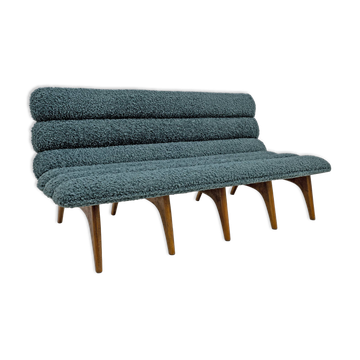 Canapé contemporain dans le style d'Adrian Pearsall en bouclette et noyer
