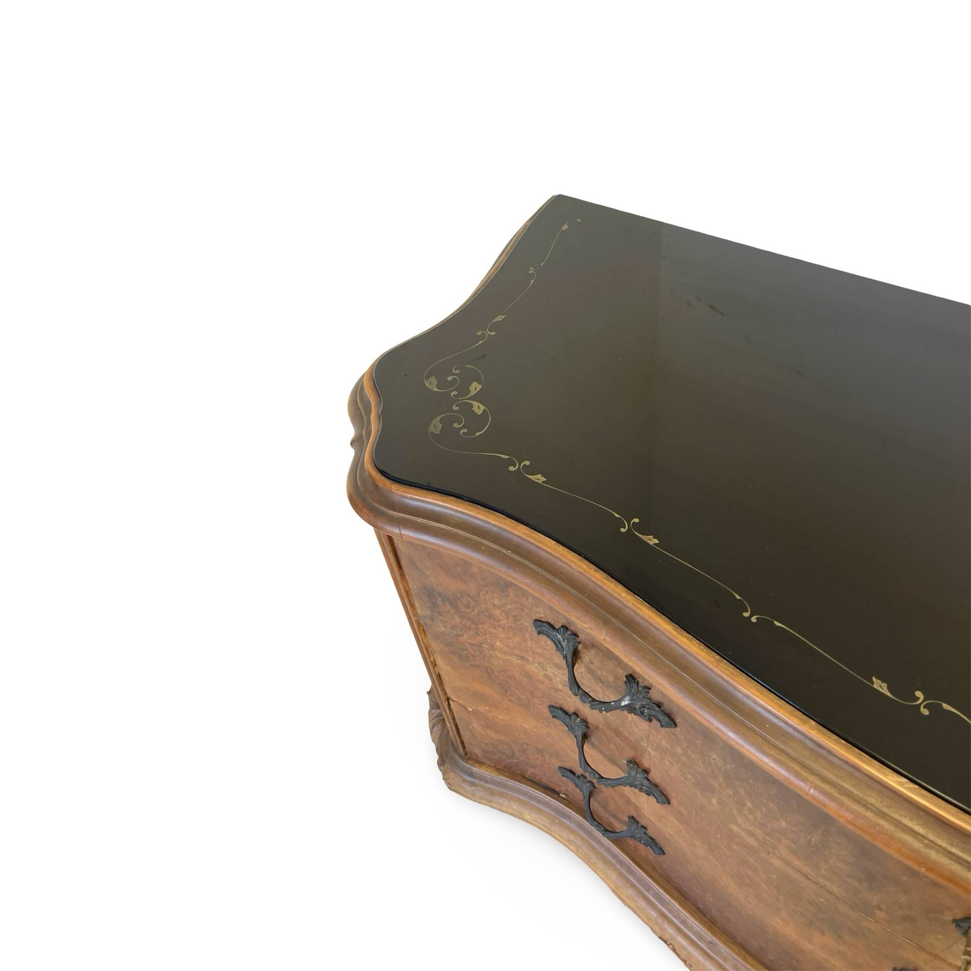 Elegant Italian Louis XV style commode, circa 1940.