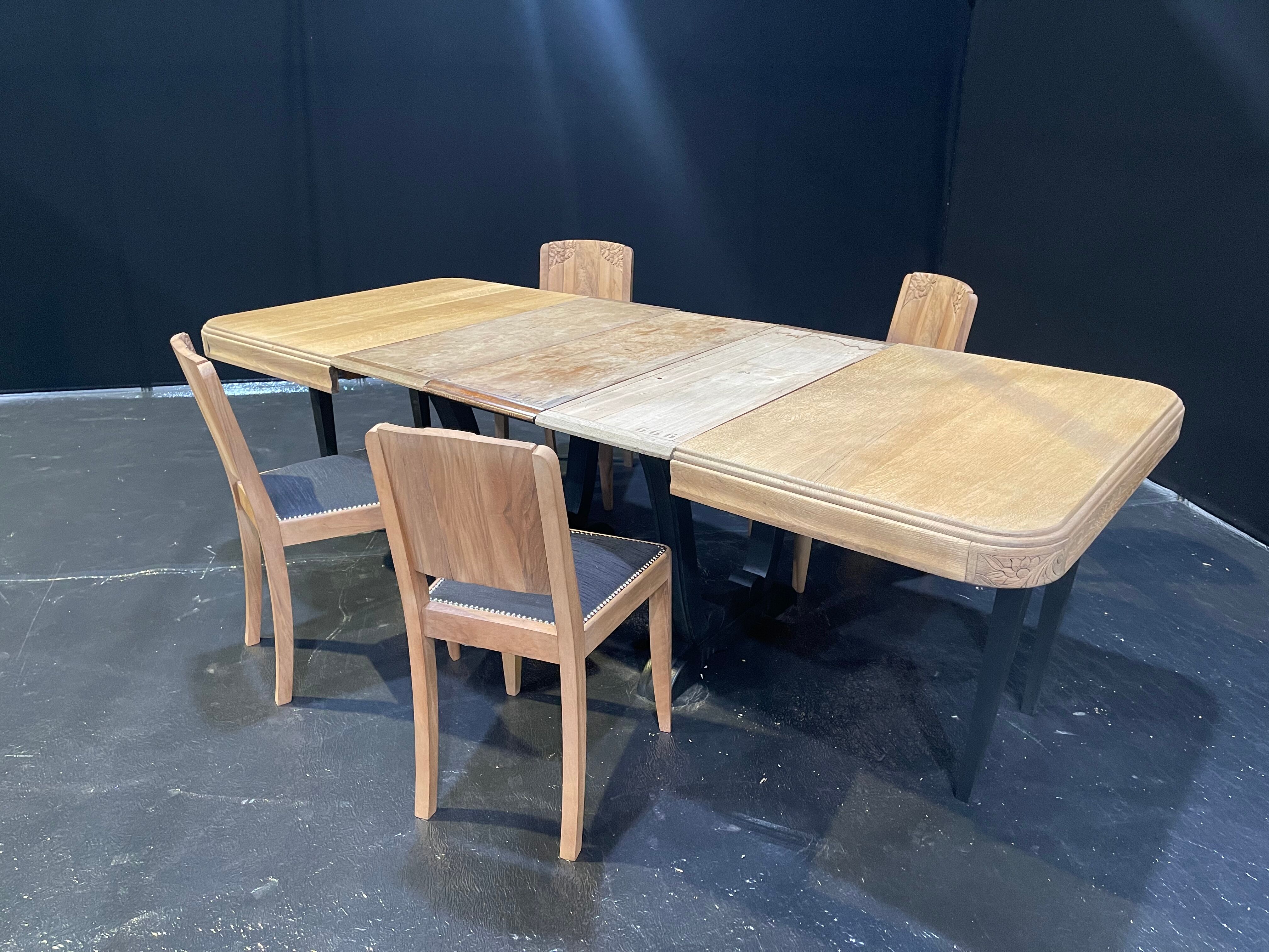 Table and its 4 chairs