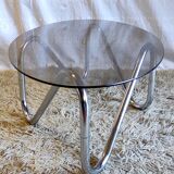 Table basse chromée et verre fumé – années 70