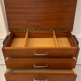 Travailleuse scandinave pieds compas