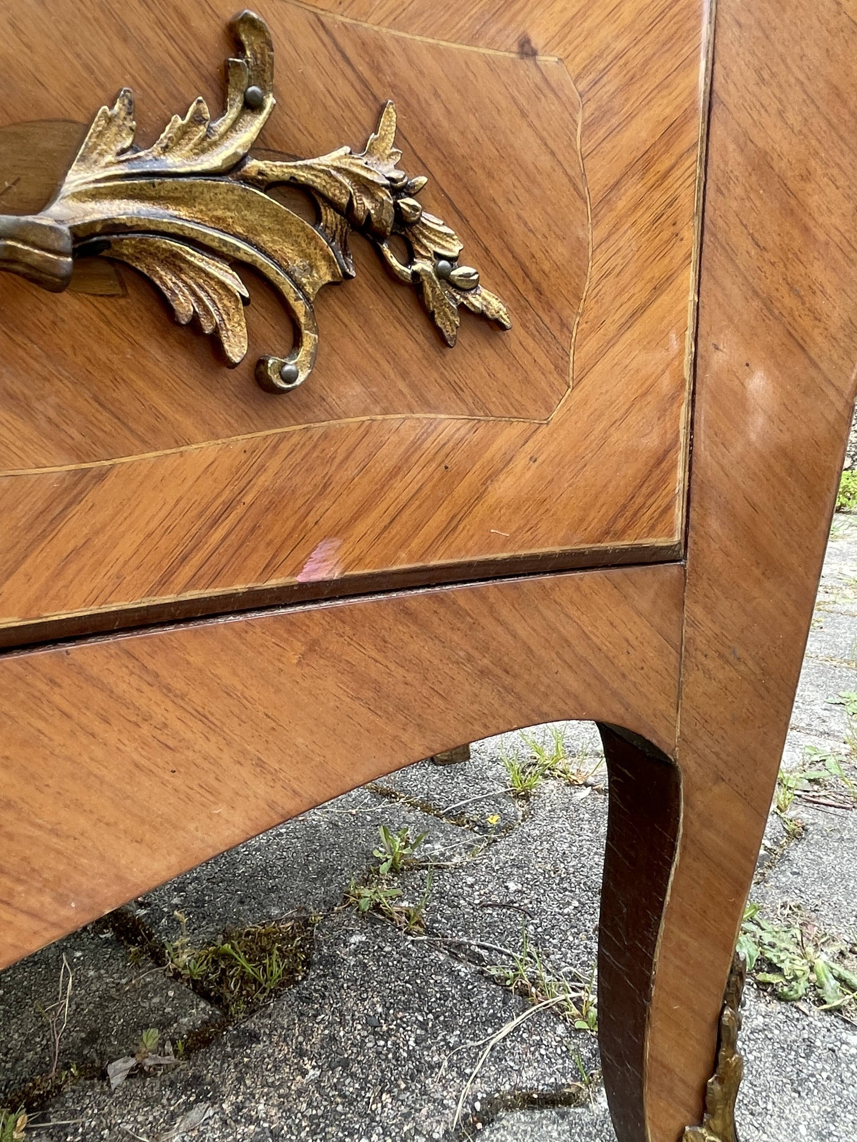 Louis XV style commode in marquetry, 20th century.