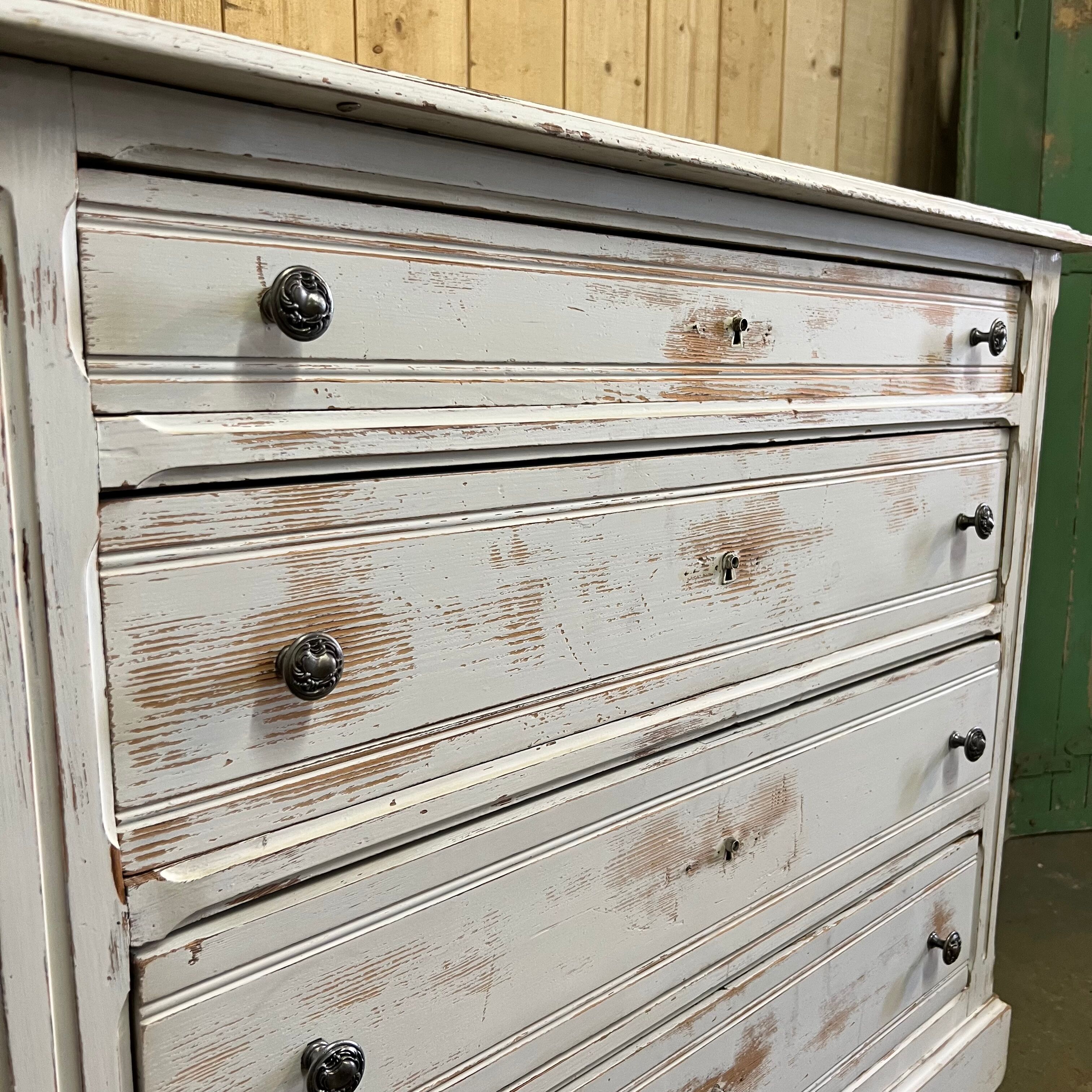 Patinated chest of drawers