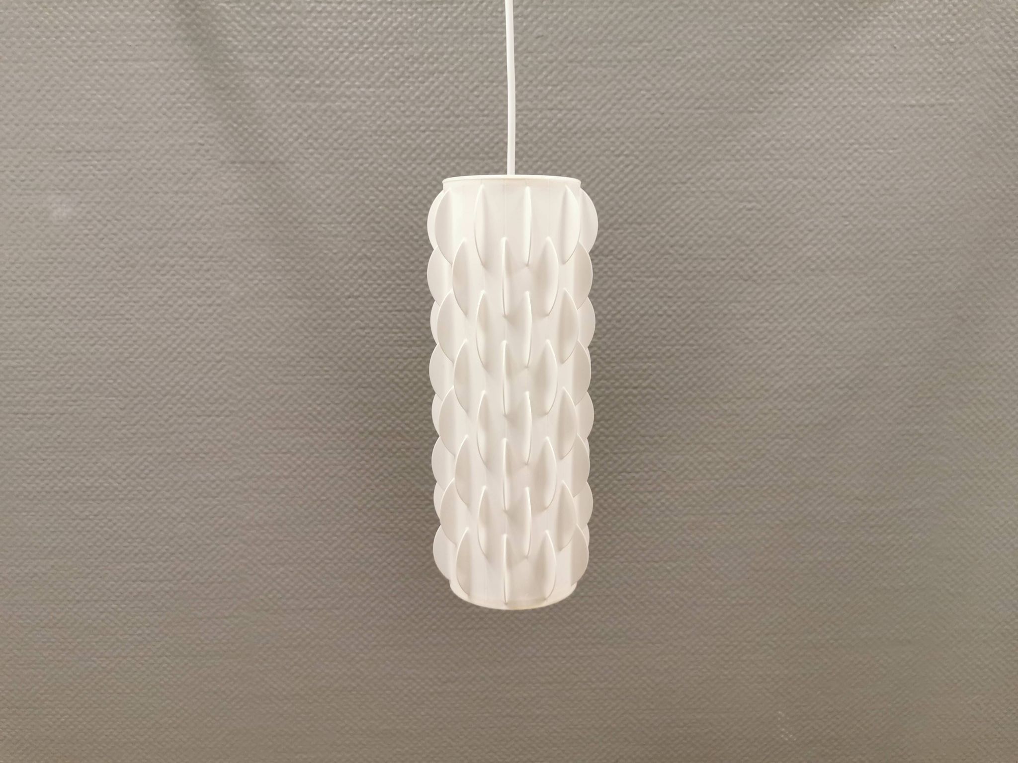 Lampe suspendue modèle Contour, conçue par Lars Schiøler et réalisée par Høyrup Lighting dans les années 1970.