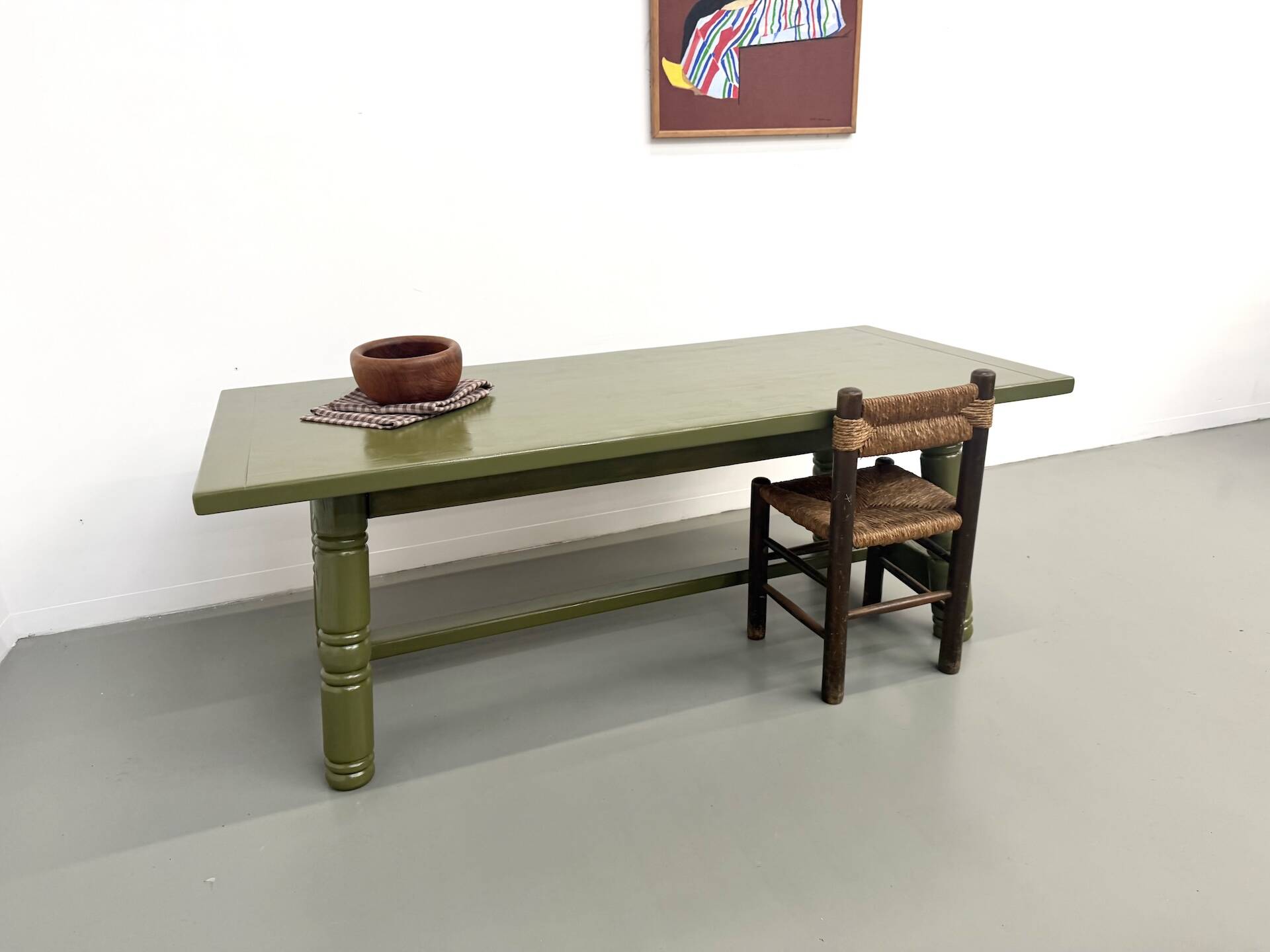 Glossy olive green lacquered dining table — DLG Georges Robert, Circa 1970