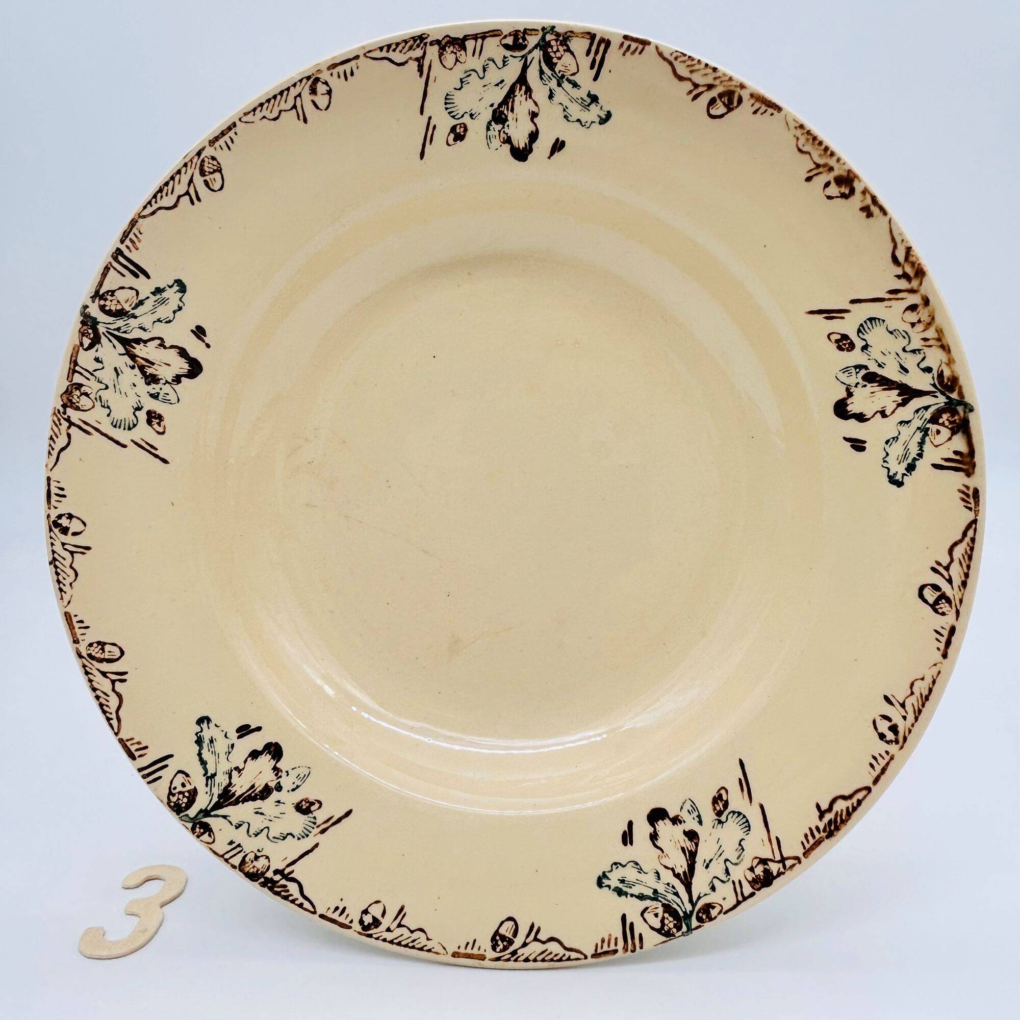 4 deep plates, oak and acorn.