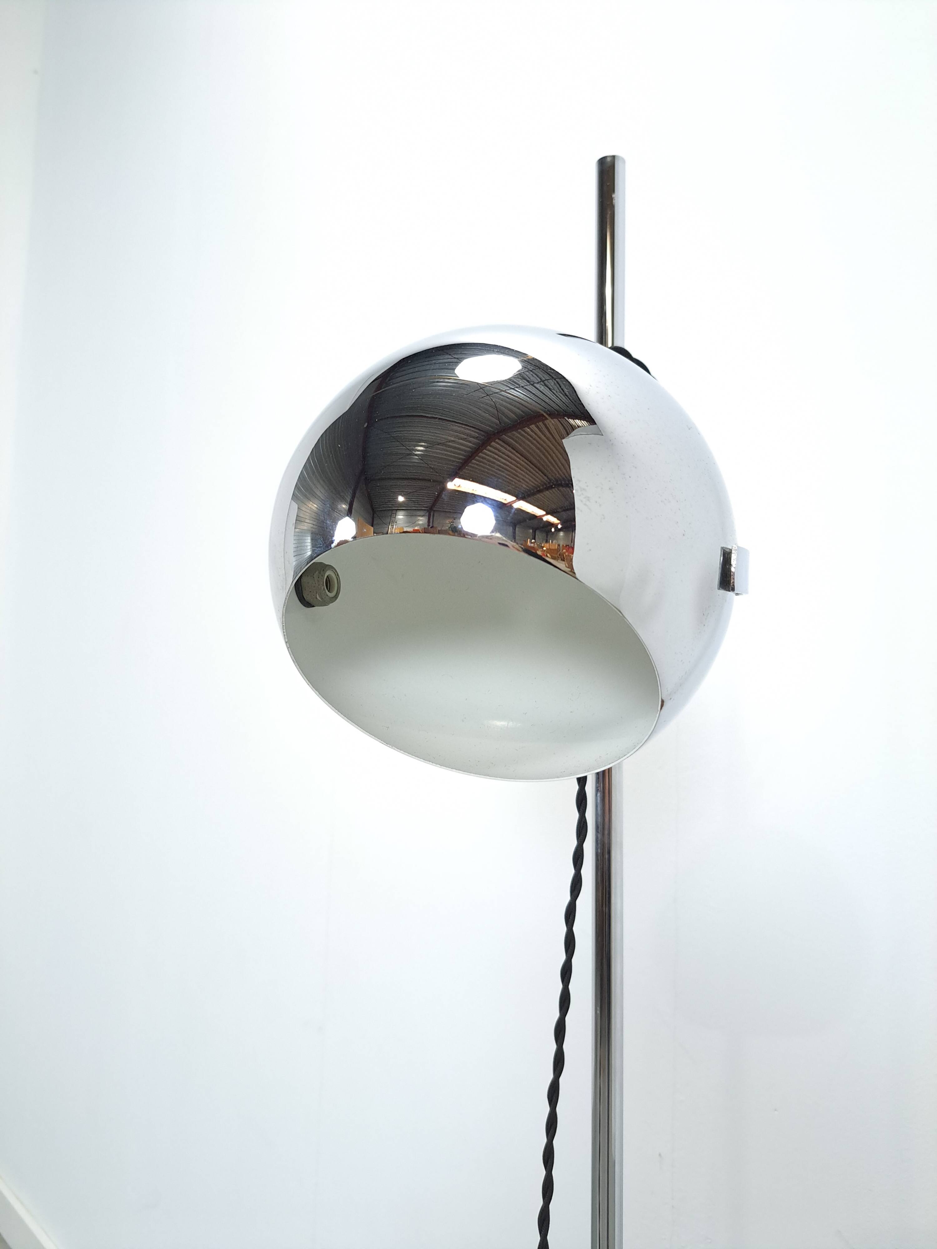 Space age chromen staande bol lamp vloerlamp
