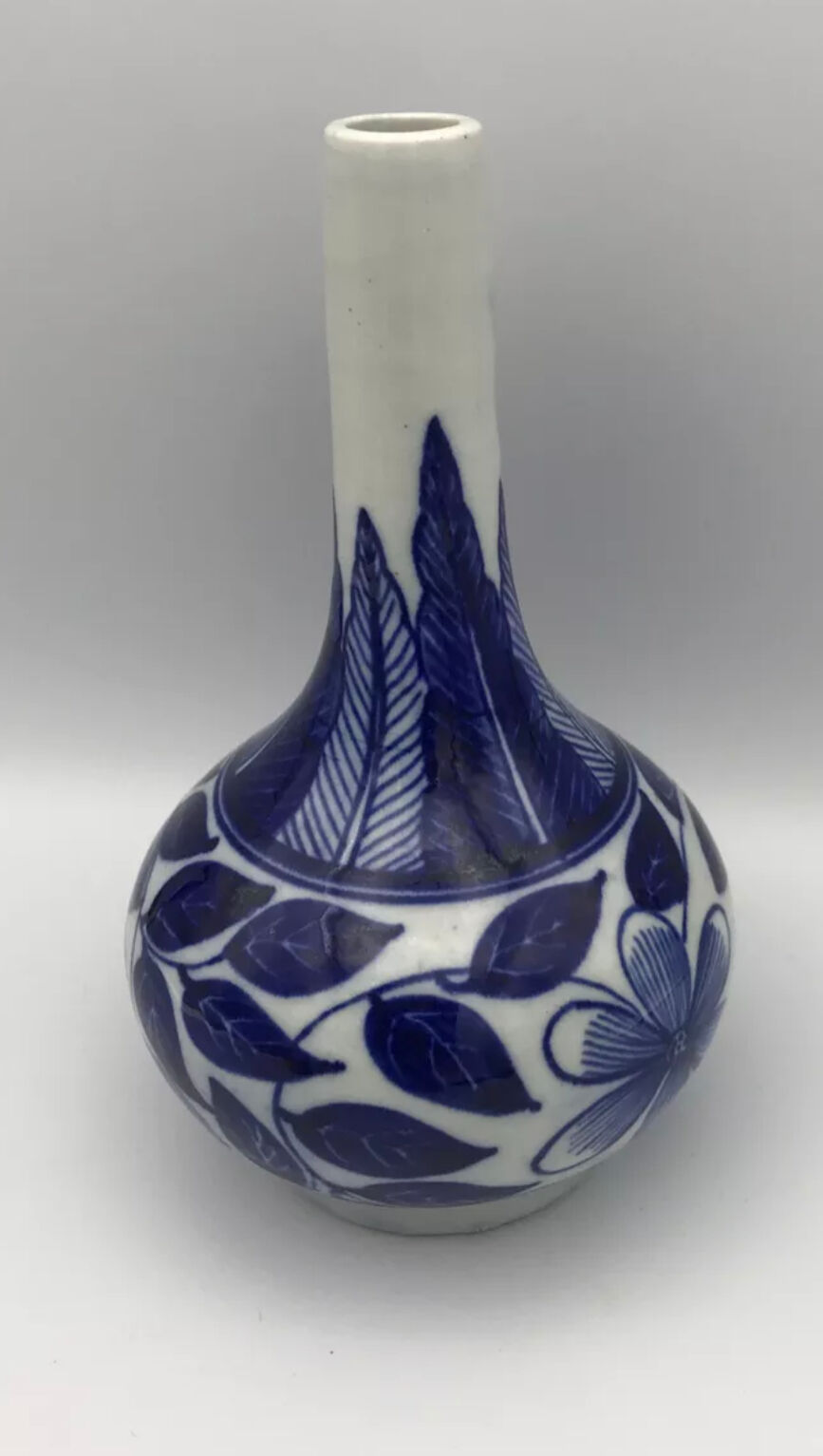 Old vase soliflore porcelain with floral decoration blue asia 18 cm