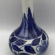 Ancien vase soliflore en porcelaine à décor floral bleu d’asie 18 cm