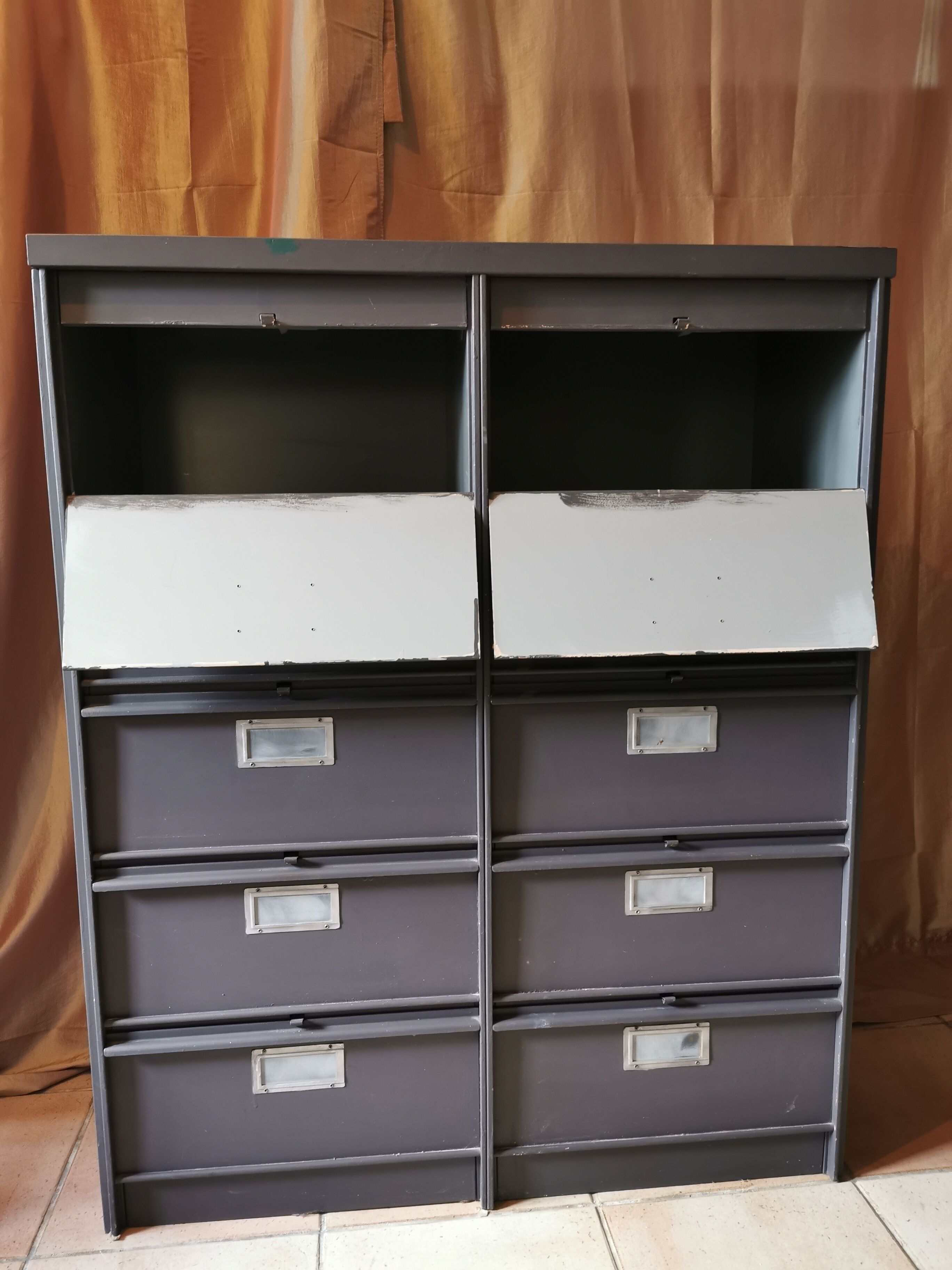 Industrial furniture with 10 metal lockers “Ronéo”