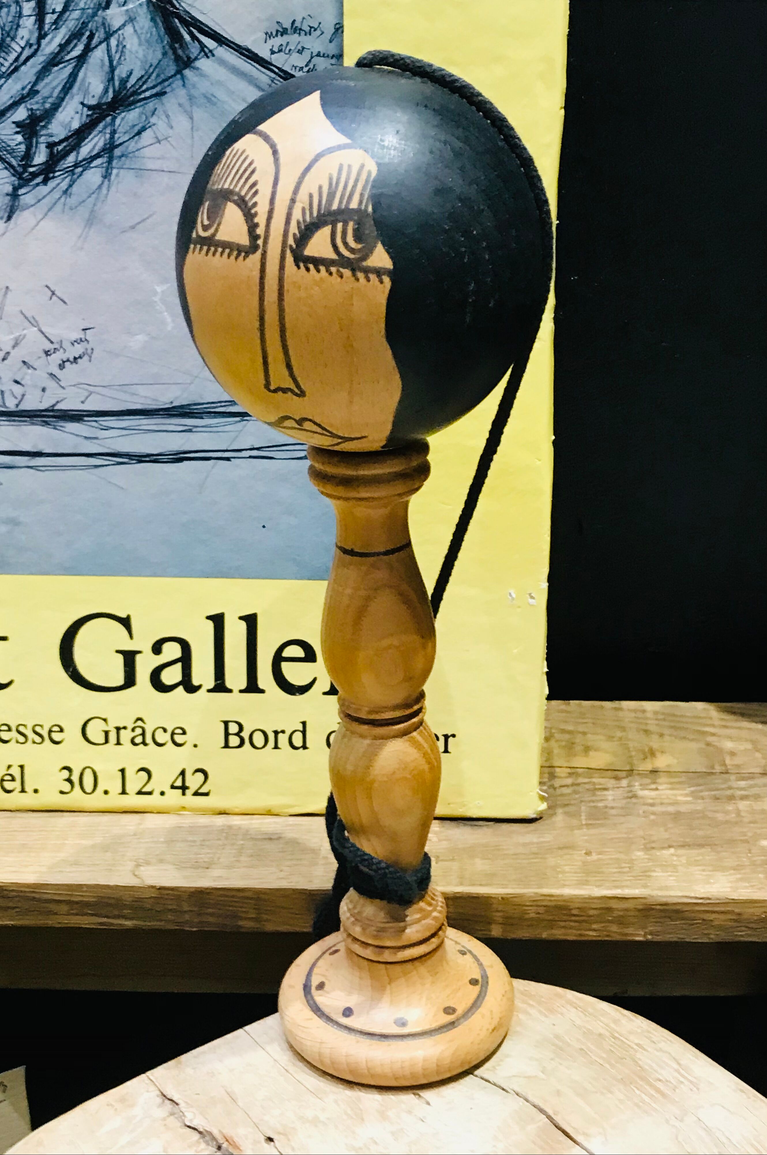 Bilboquet silhouette old woman