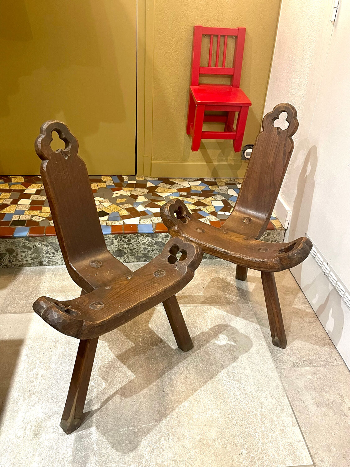 Set of 2 brutalist wooden tripod chairs – Spain 1970s
