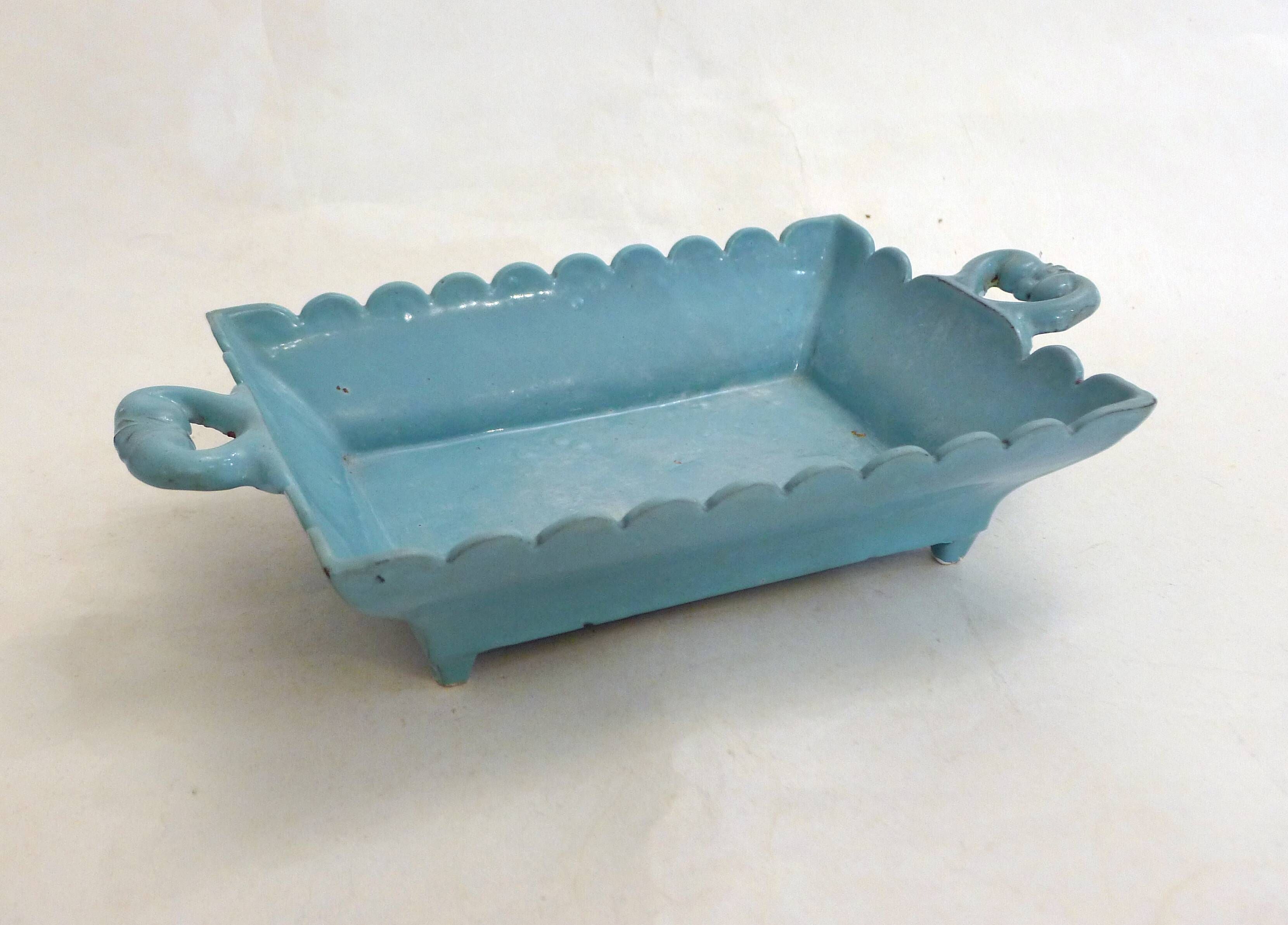 Large catch-all (former spittoon!) in enamelled cast iron from the early 20th century.