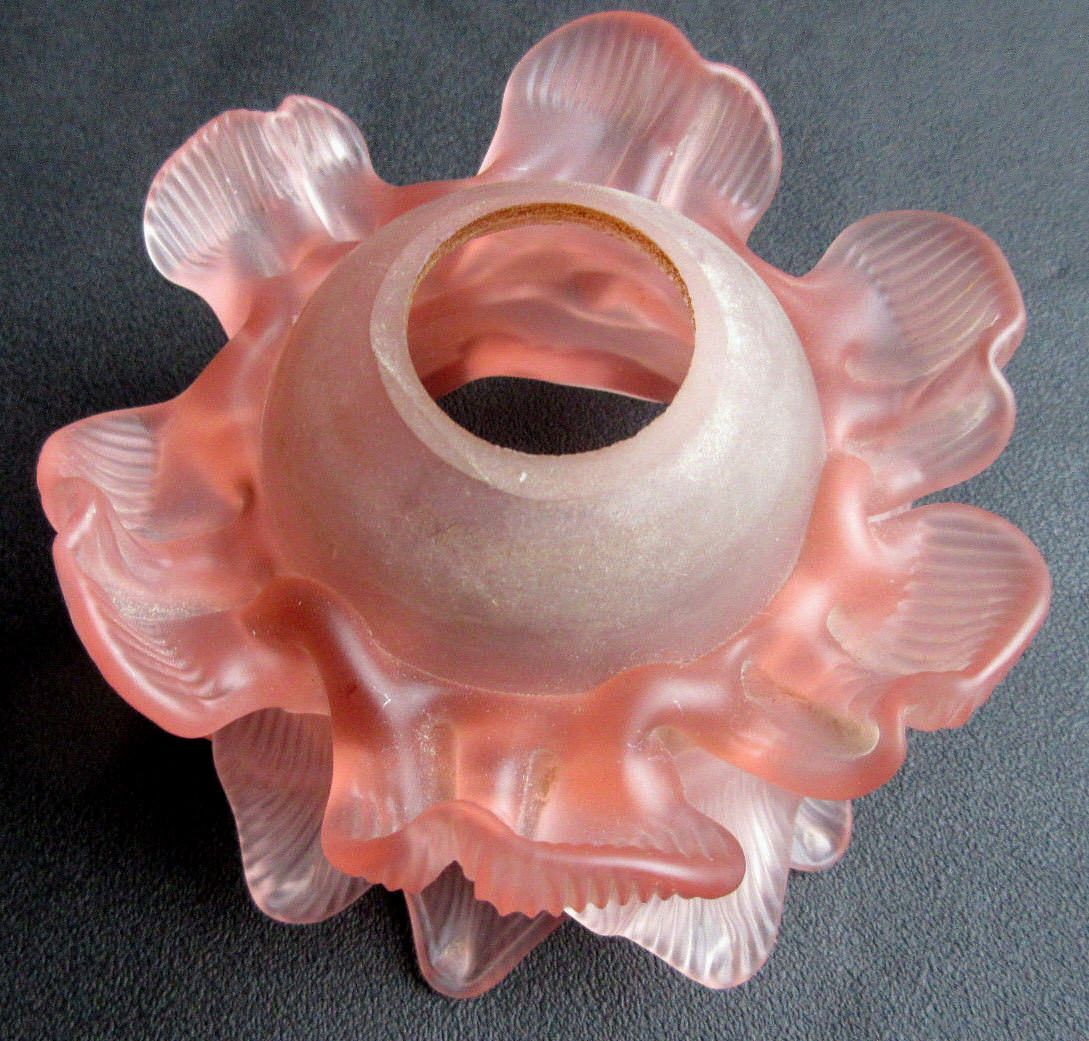 Art Deco lamp tulip in pink glass paste: Flower with 18 petals