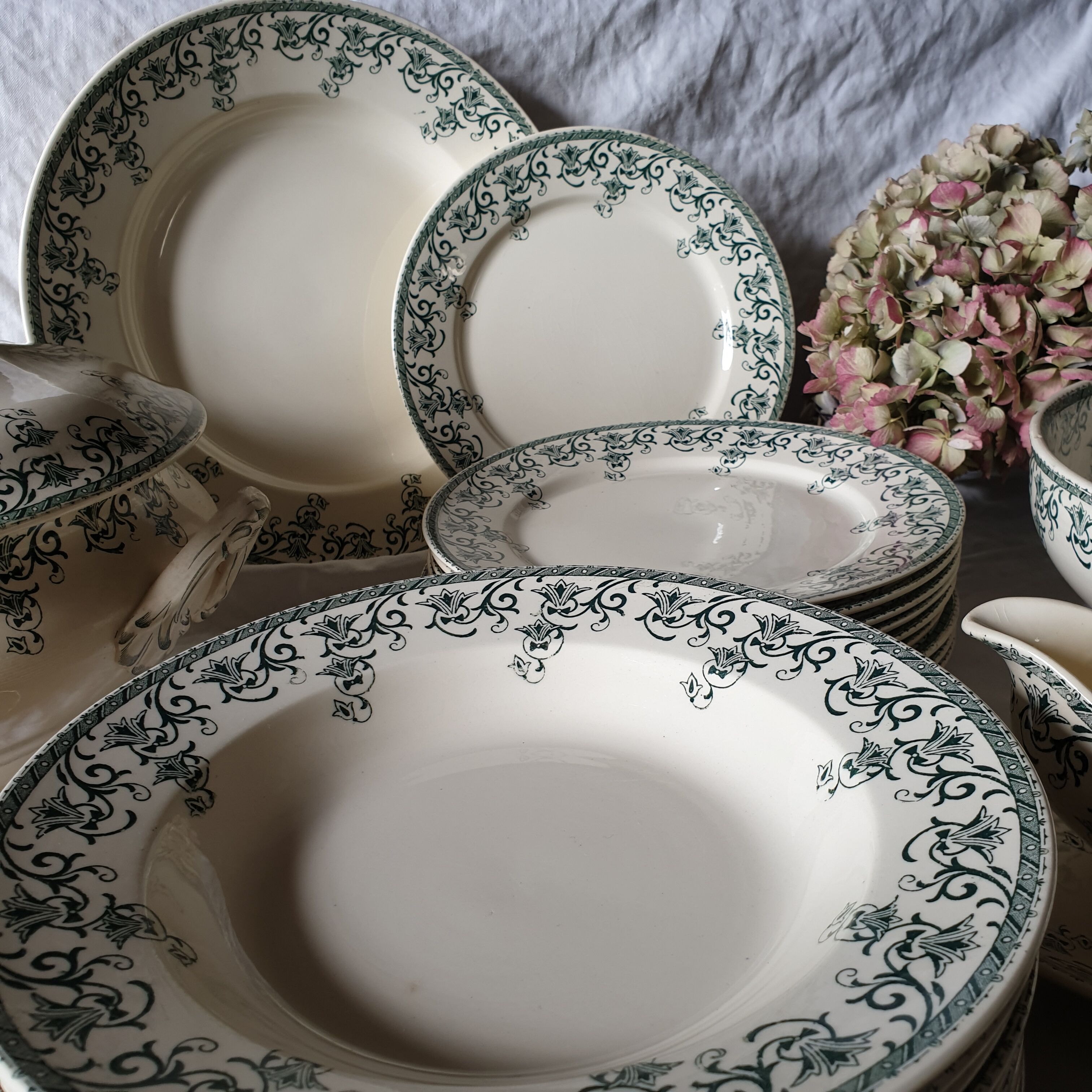 33 pc antique green white transferware dinner service c1900 U&C Sarreguemines France, 10 places