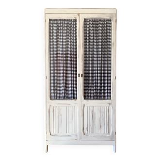 Armoire parisienne