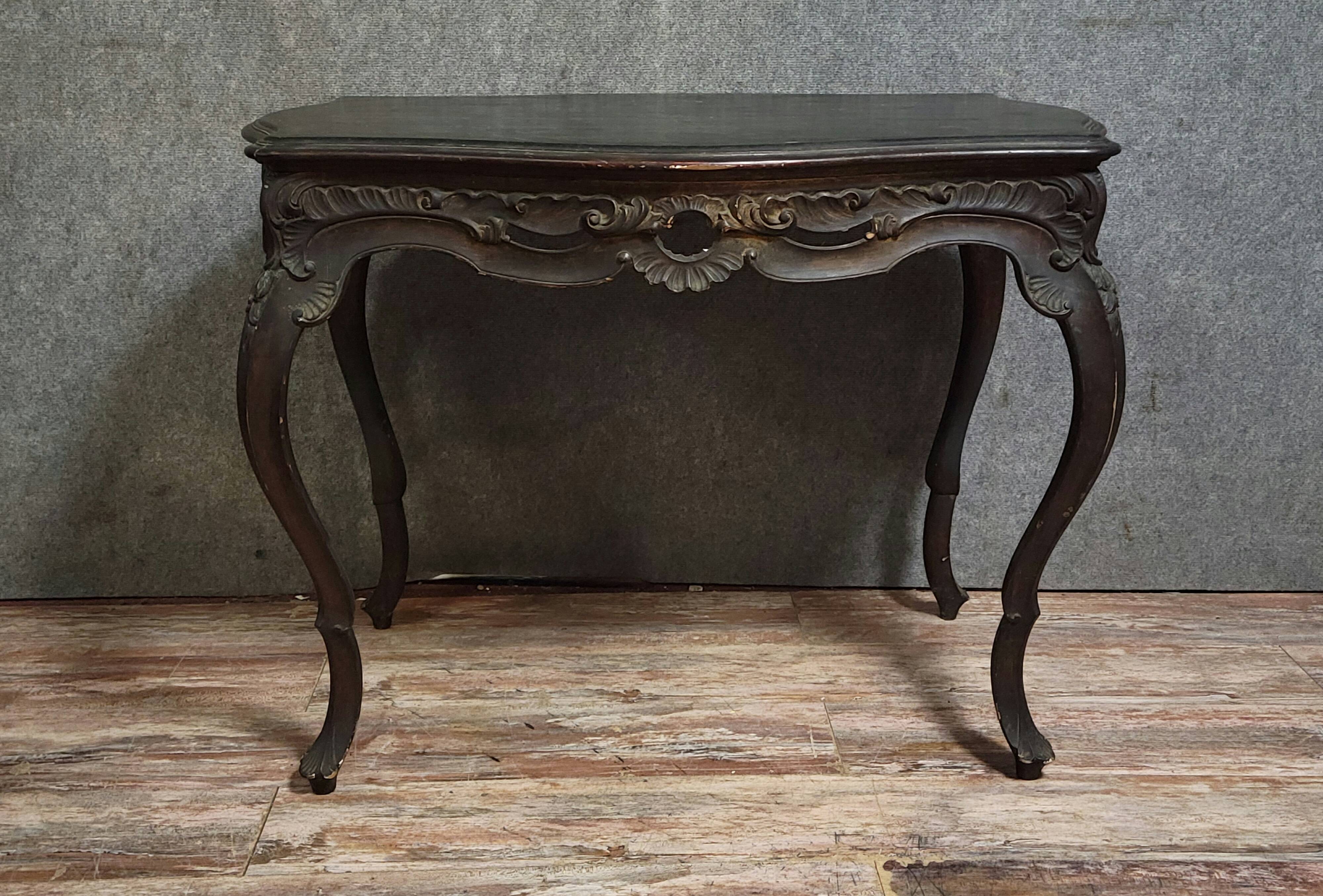 Antique desk in the Louis XV style, resting on four curved legs.