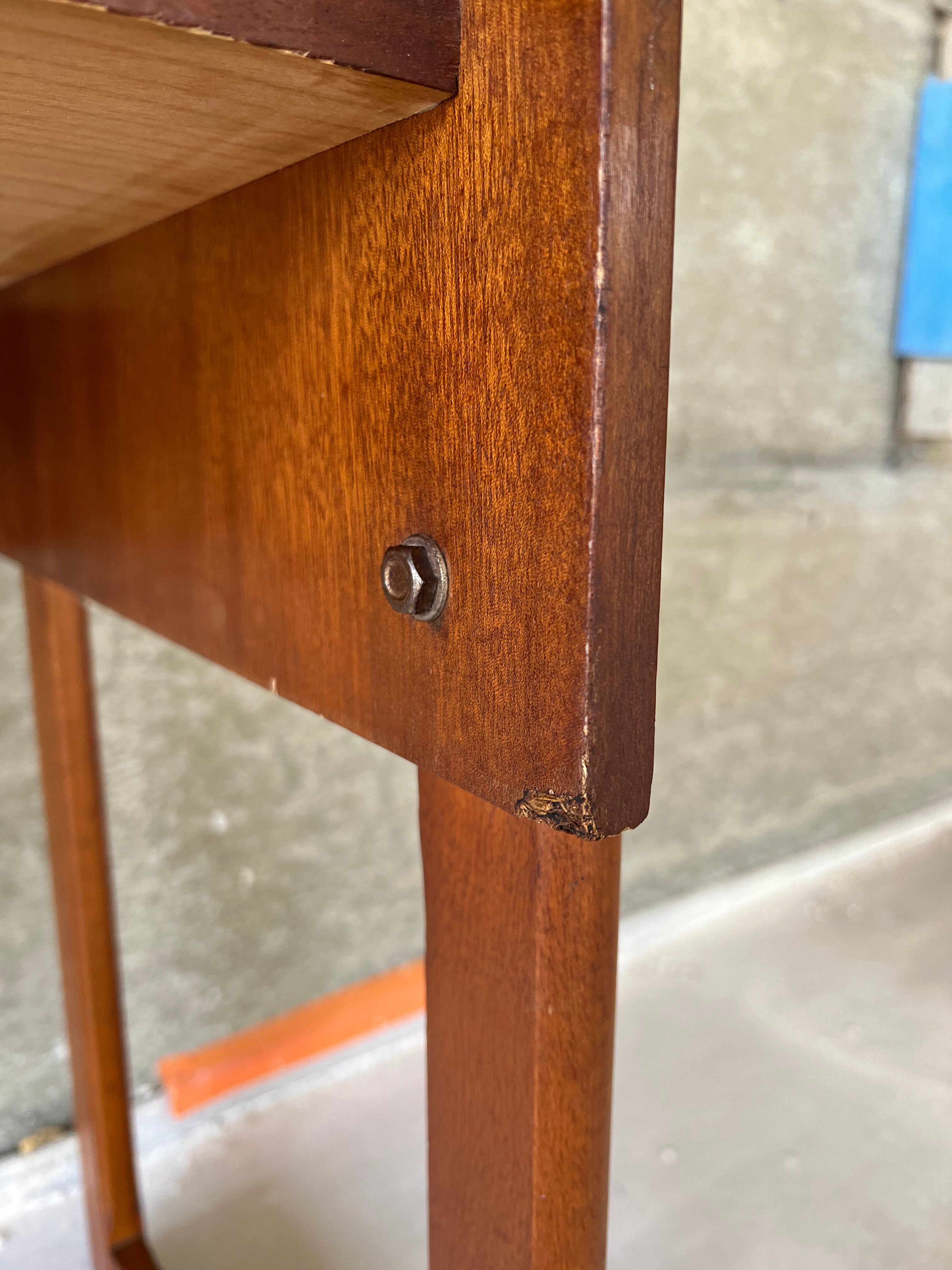 Scandinavian office of the 60s with sleigh feet