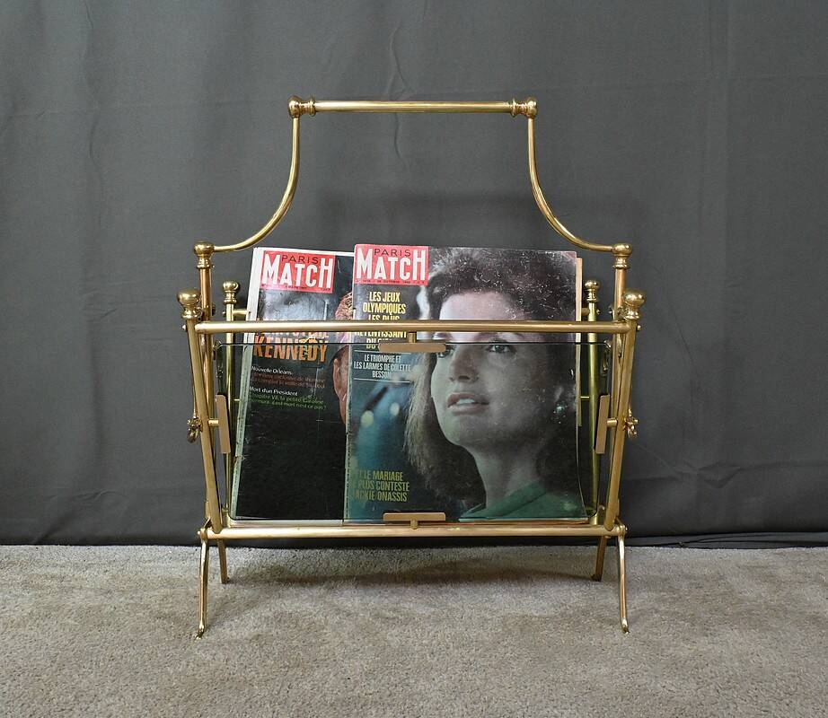 Magazine rack in brass and smoked glass, in the style of Maison Baguès – 1960