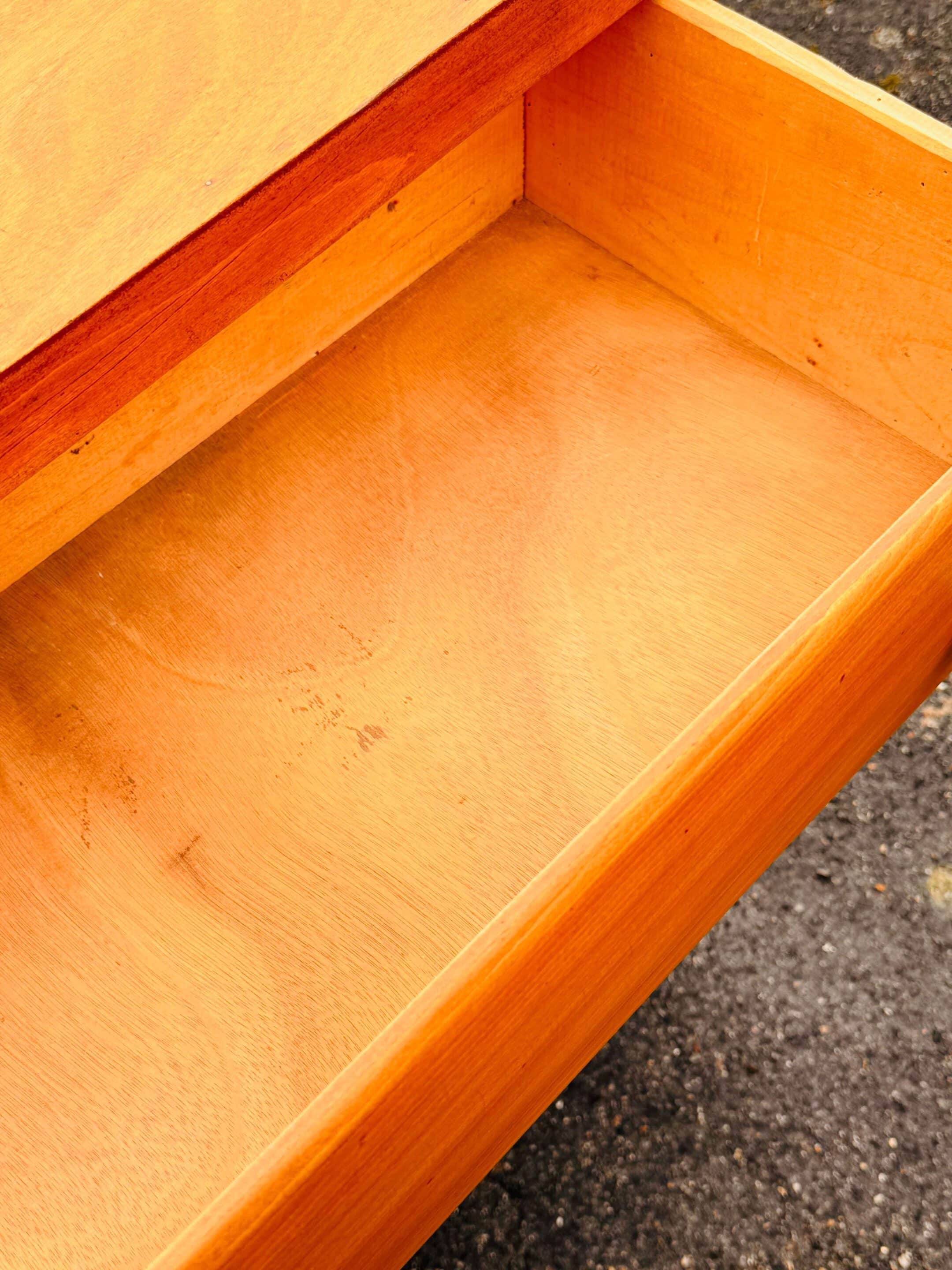 Vintage 4-drawer chest of drawers in waxed wood