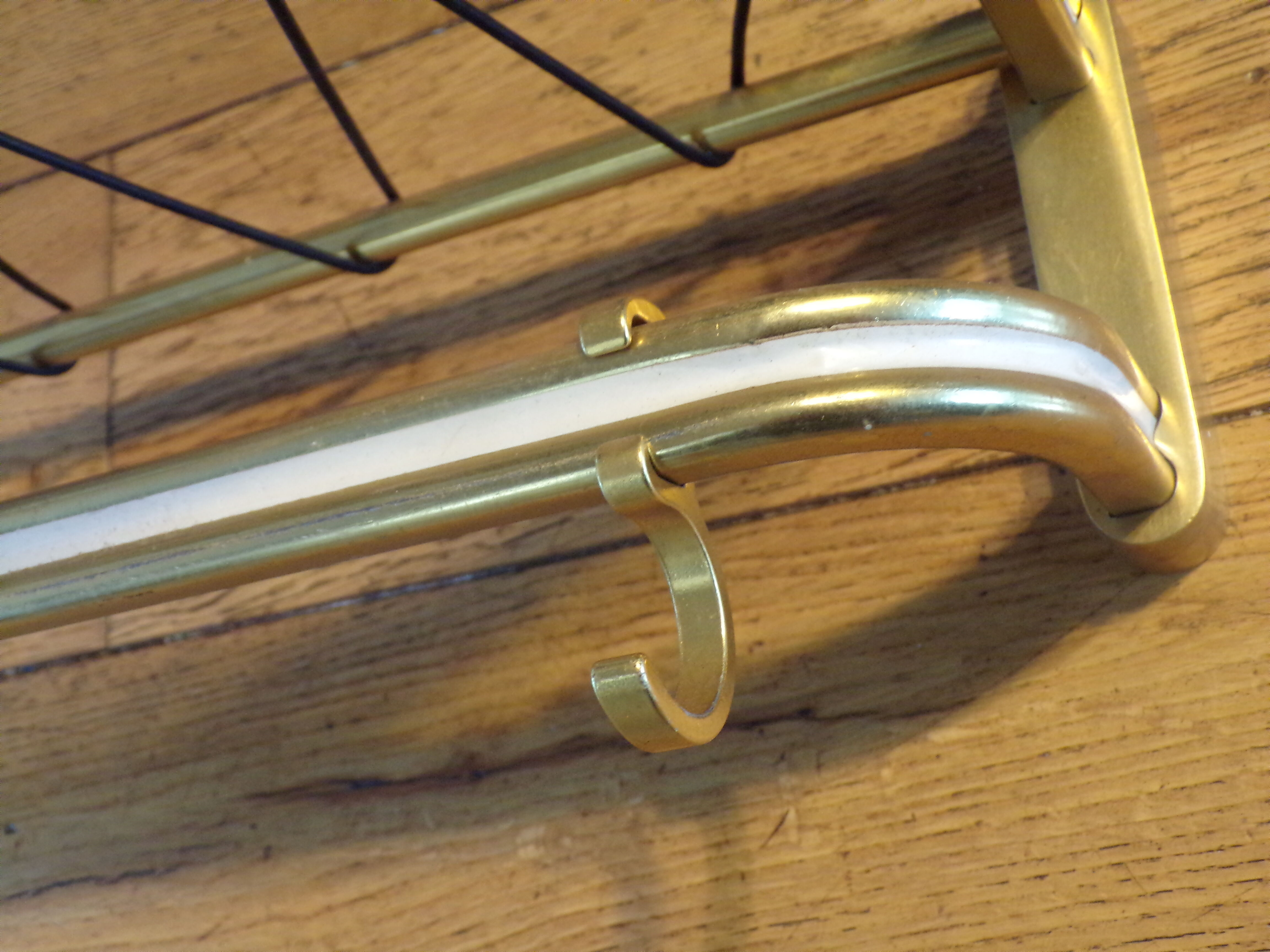 Coat rack style luggage rack