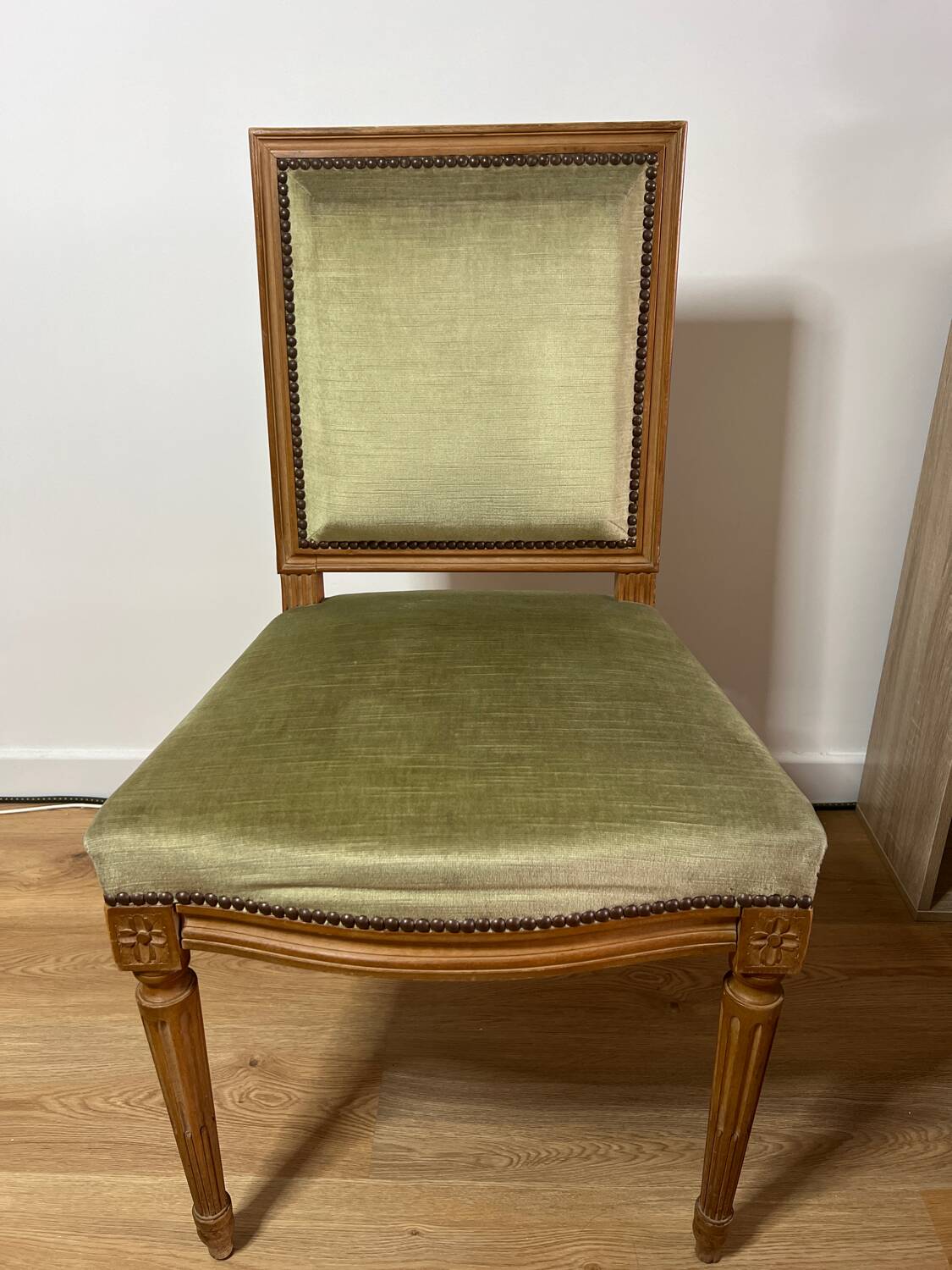 Paire de chaises Louis XVI signées Maurice Hirch – Velours Vert Amande