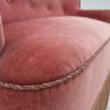 Canapé danois 2 places des années 1930, velours d'ameublement rose saumon, bois de frêne.