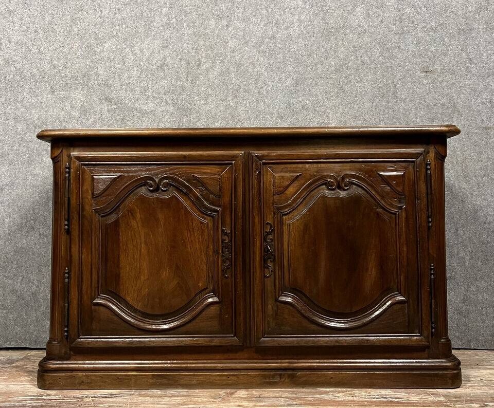 Louis XIV period hunting lodge sideboard in solid walnut circa 1700