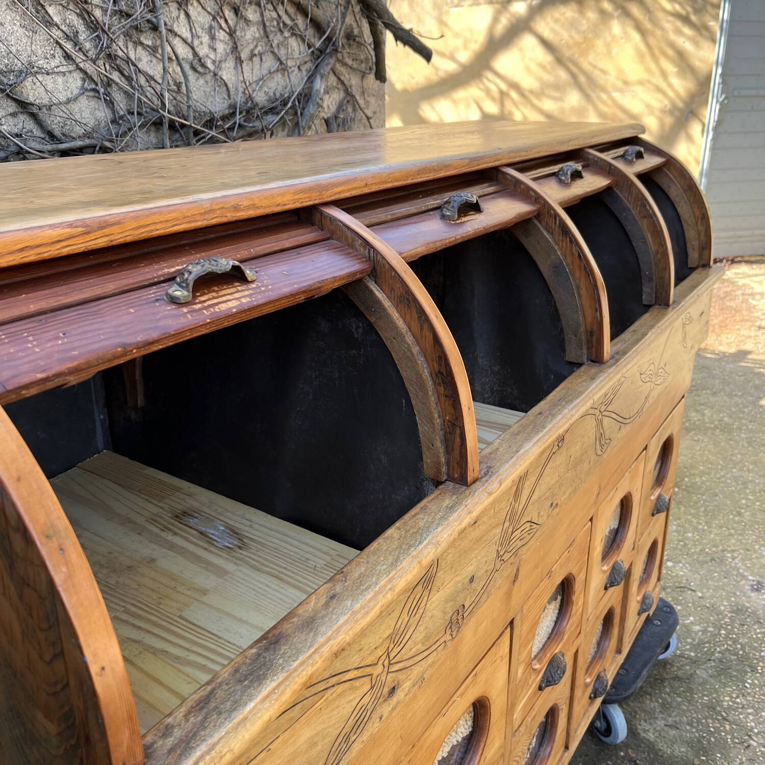 Drawer cabinet, grain store