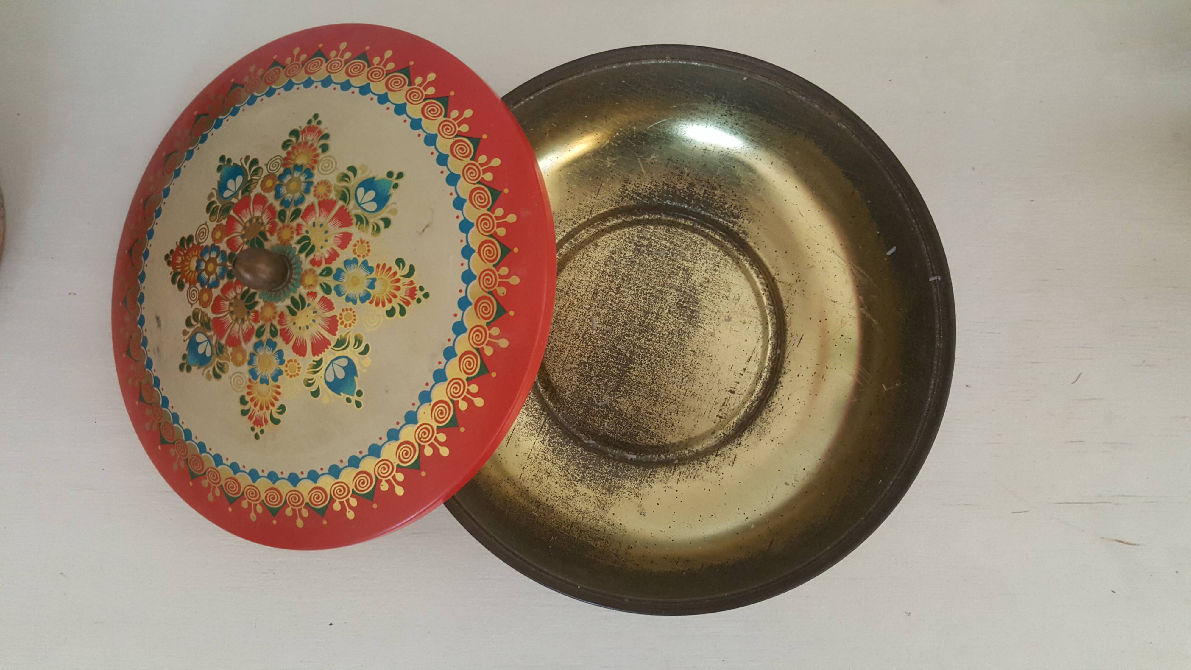 Box flowery decoration