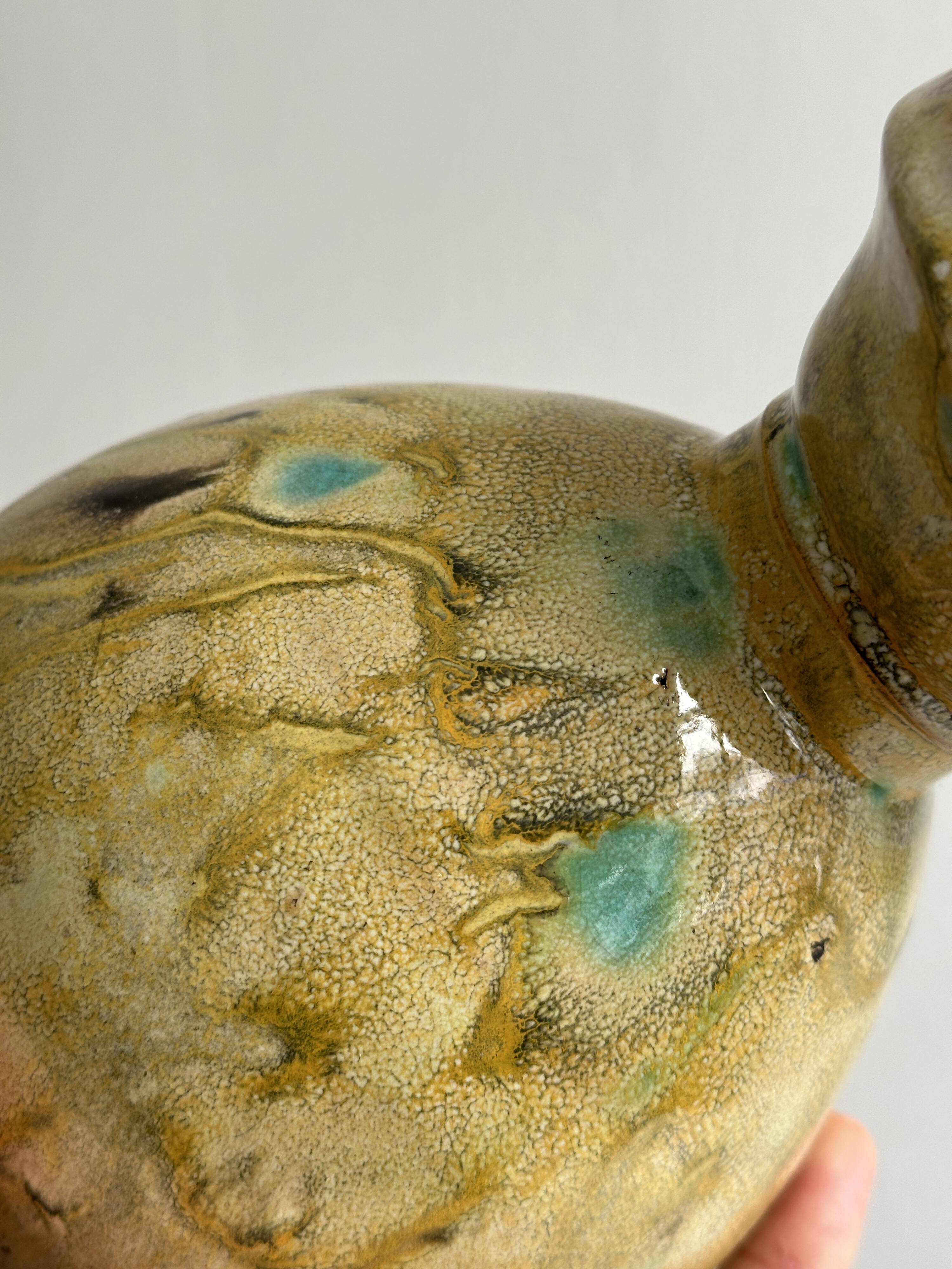 Vase en céramique jaune et bleu