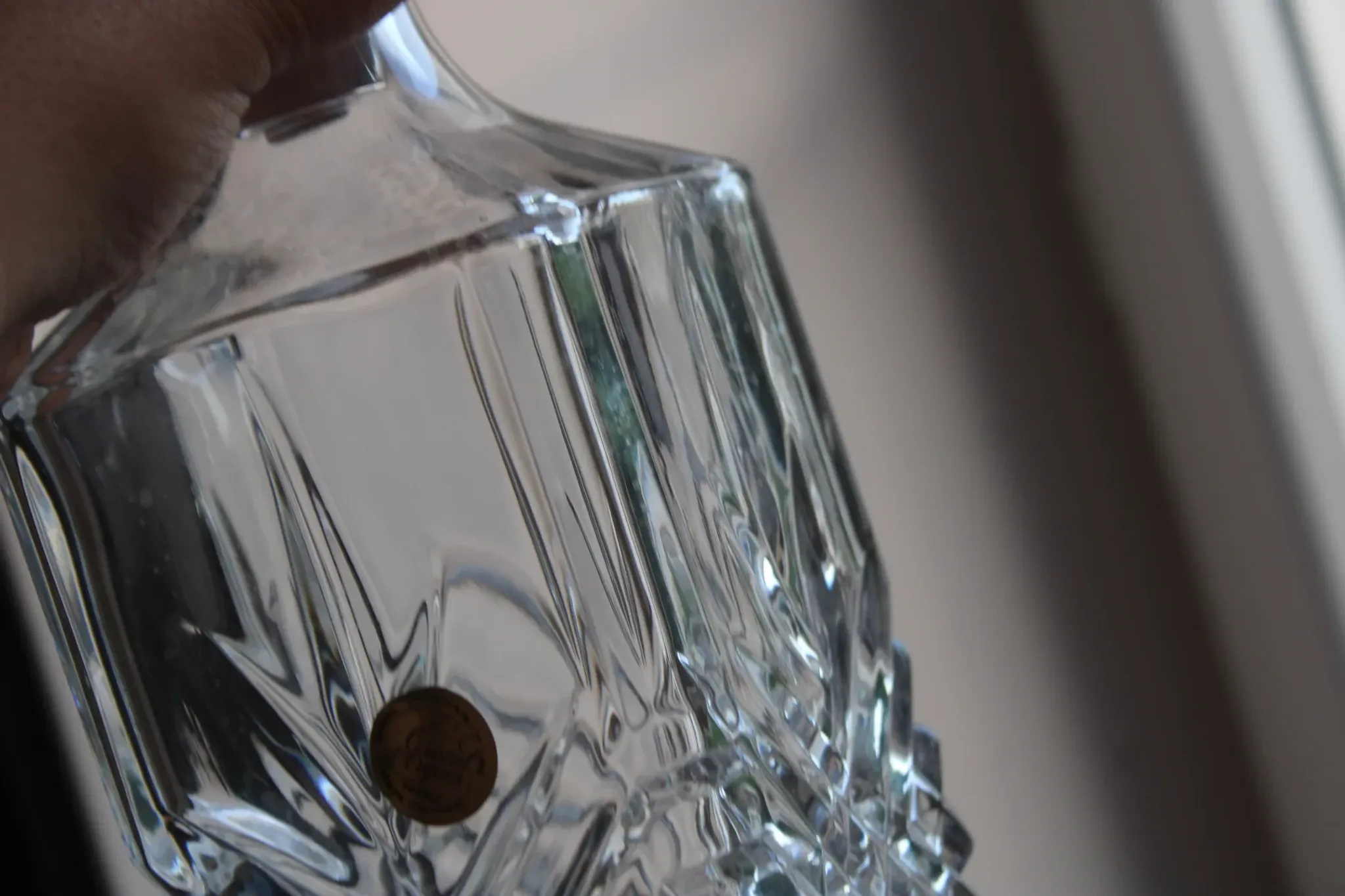 Vintage whisky carafe by Cristal d’Arques with geometric design and stopper – H 26 cm