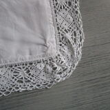 Taie d'oreiller ancienne brodée en coton : 70x77cm