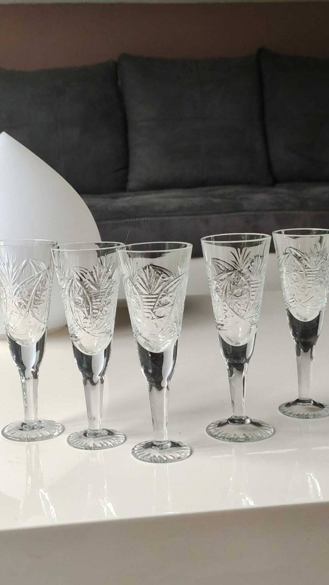 Lot 5 x Small Art Deco champagne flutes. Sophisticated star/cross/deciduous patterns. Boho chic. High 15.5 cm