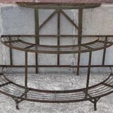 Half-moon plant holder