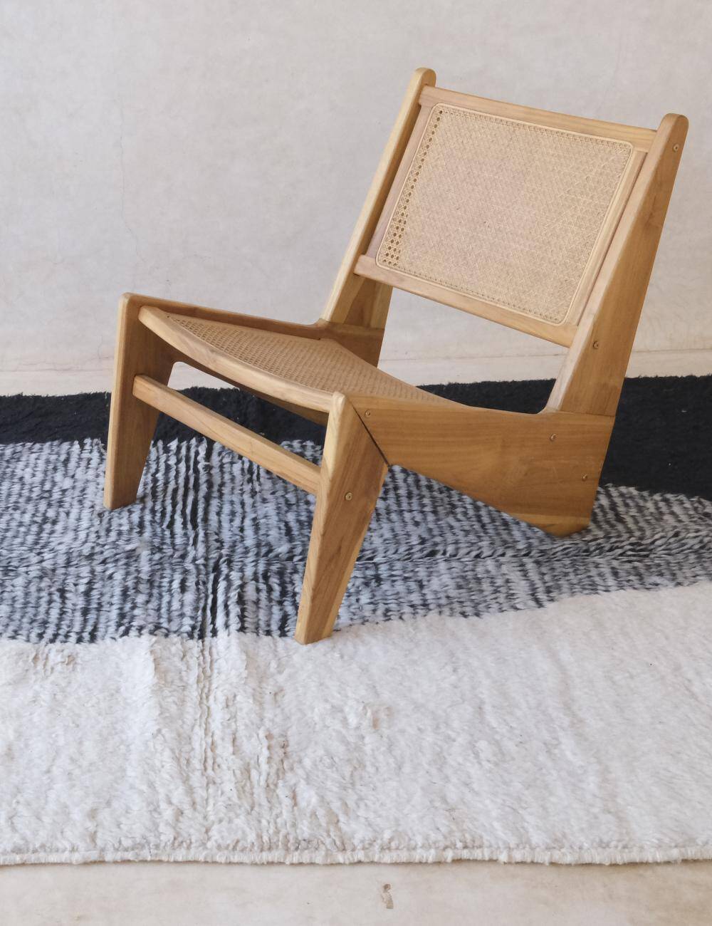 Black and White Rug - 255 x 157 cm