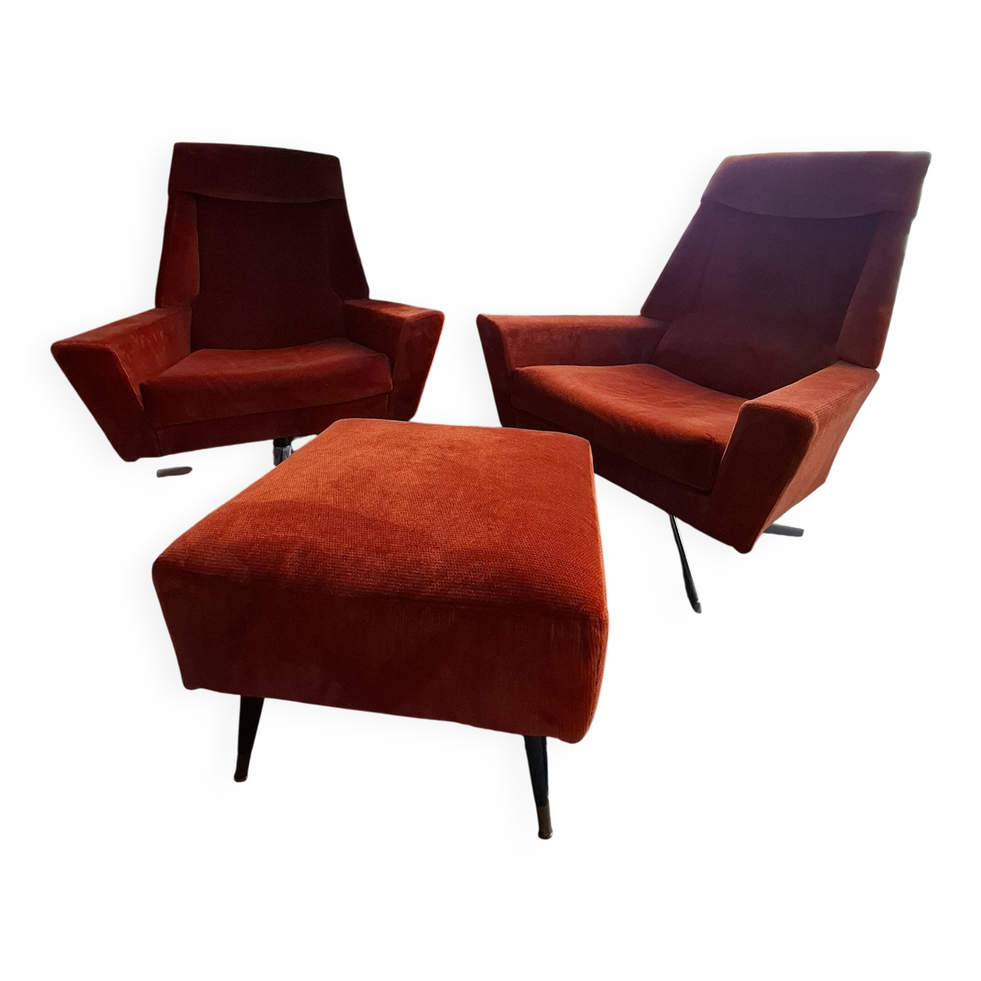 Lot of 2 armchairs and 1 ottoman.