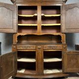 Alsatian buffet museum from the 17th century in walnut circa 1700