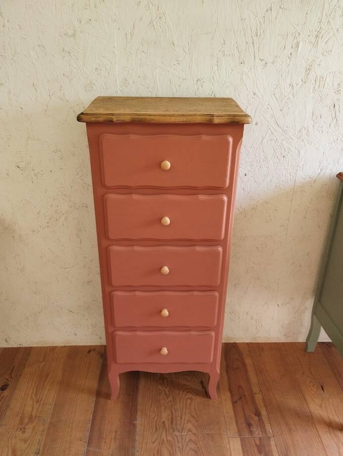 Chest of drawers