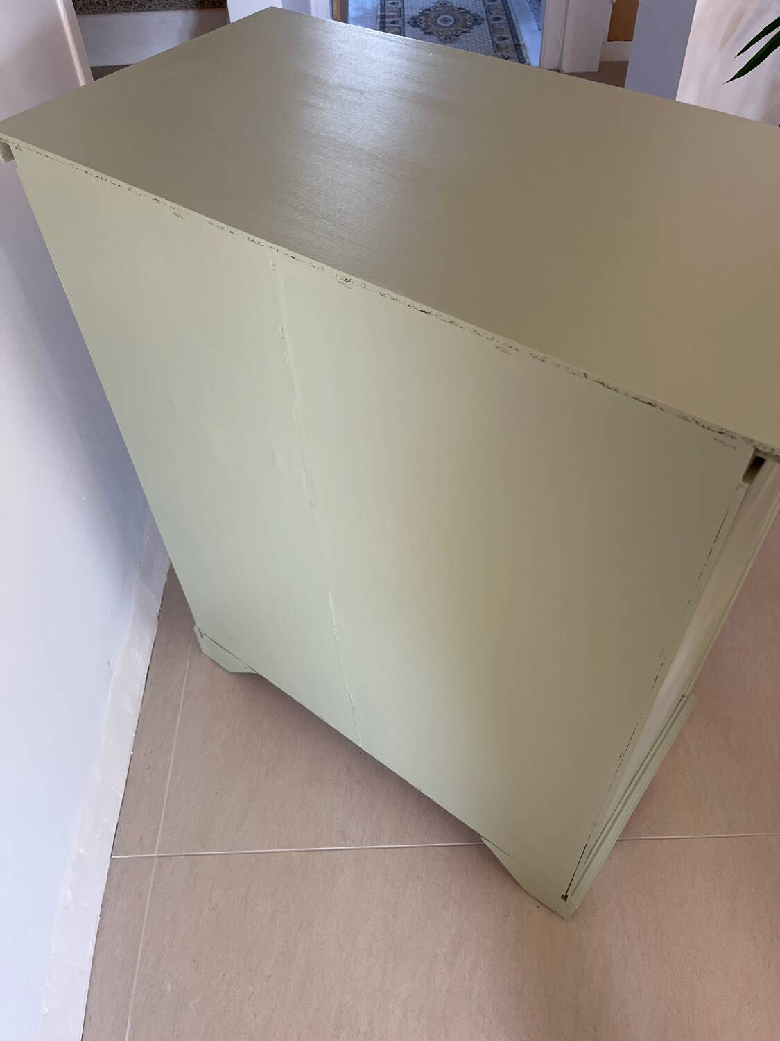 Refurbished antique chest of drawers with 5 drawers