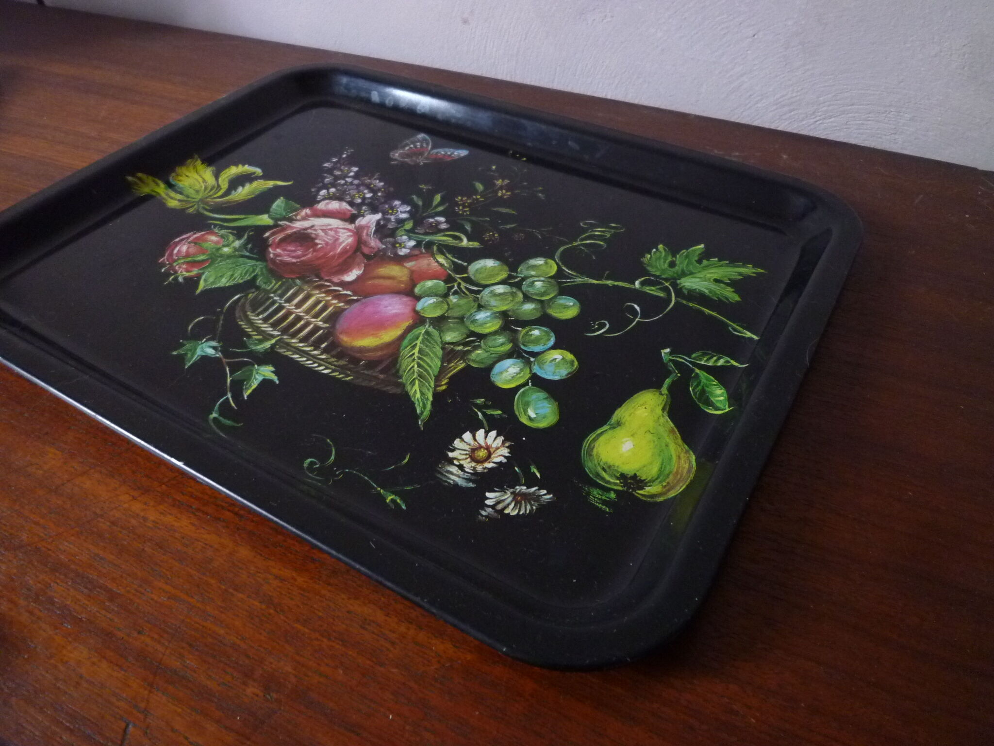 Screen-printed metal tray