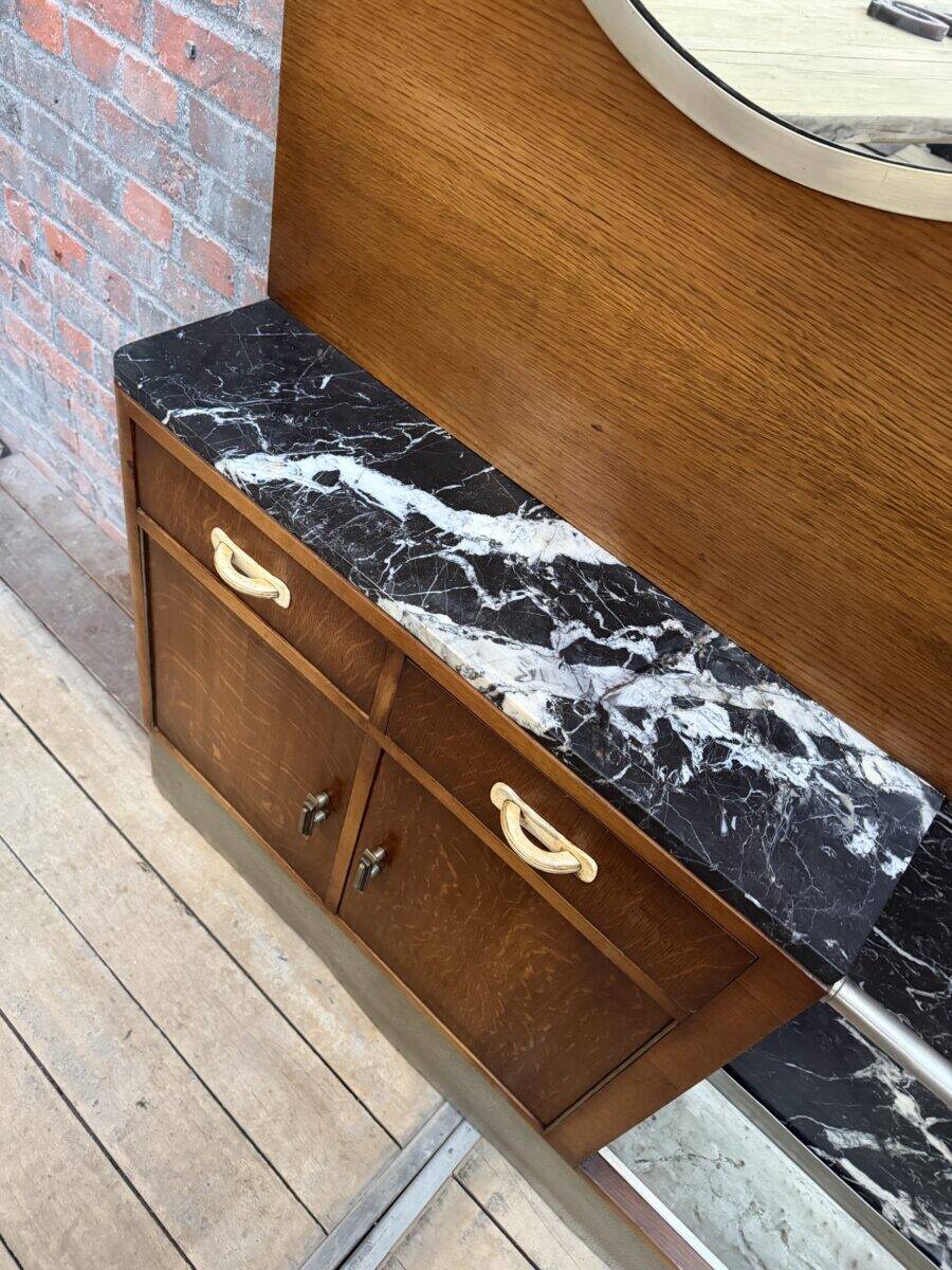 Large Art Deco entrance cloakroom