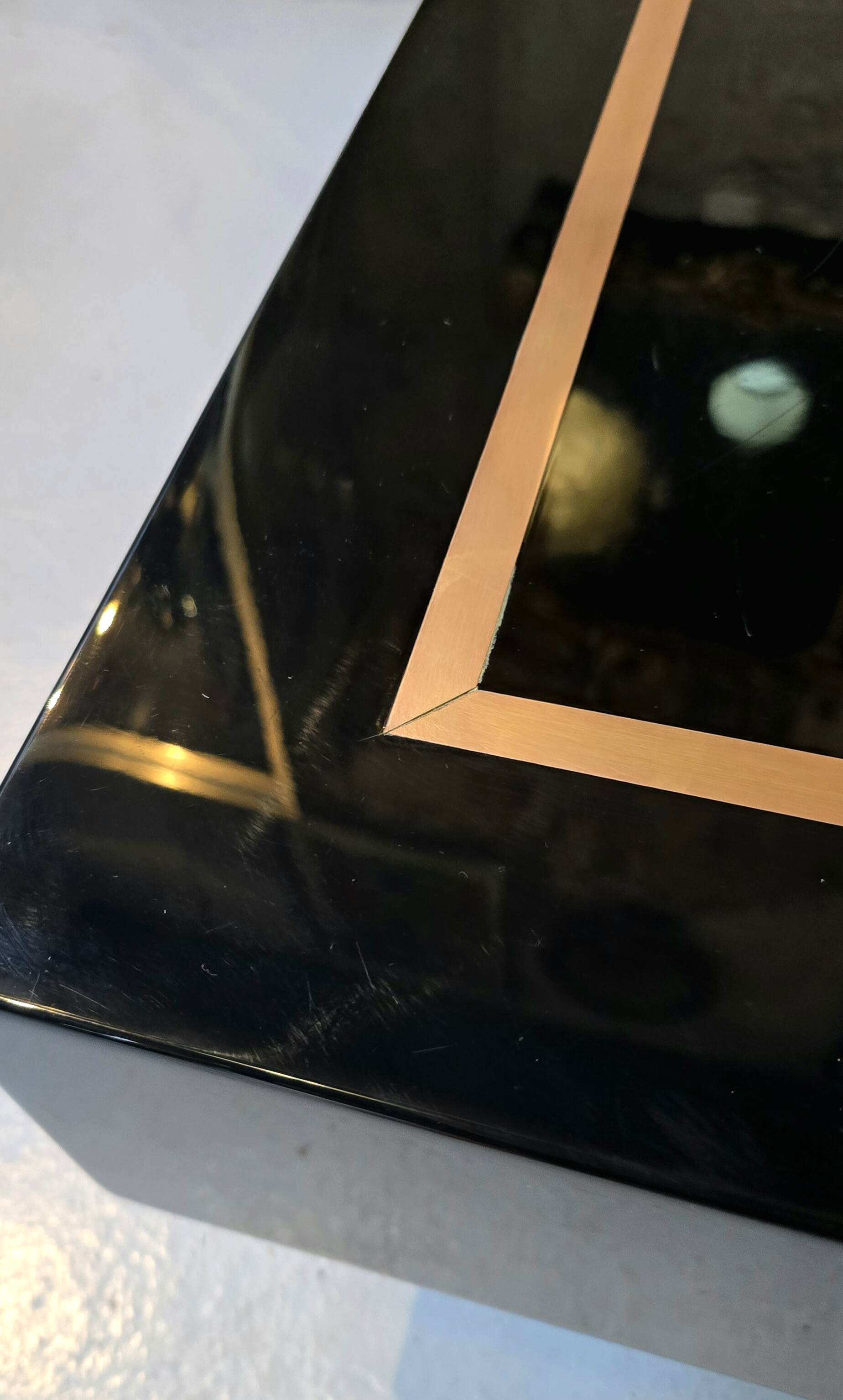 Jean-Claude Mahey, attributed to – Black lacquer and brass coffee table, Mais