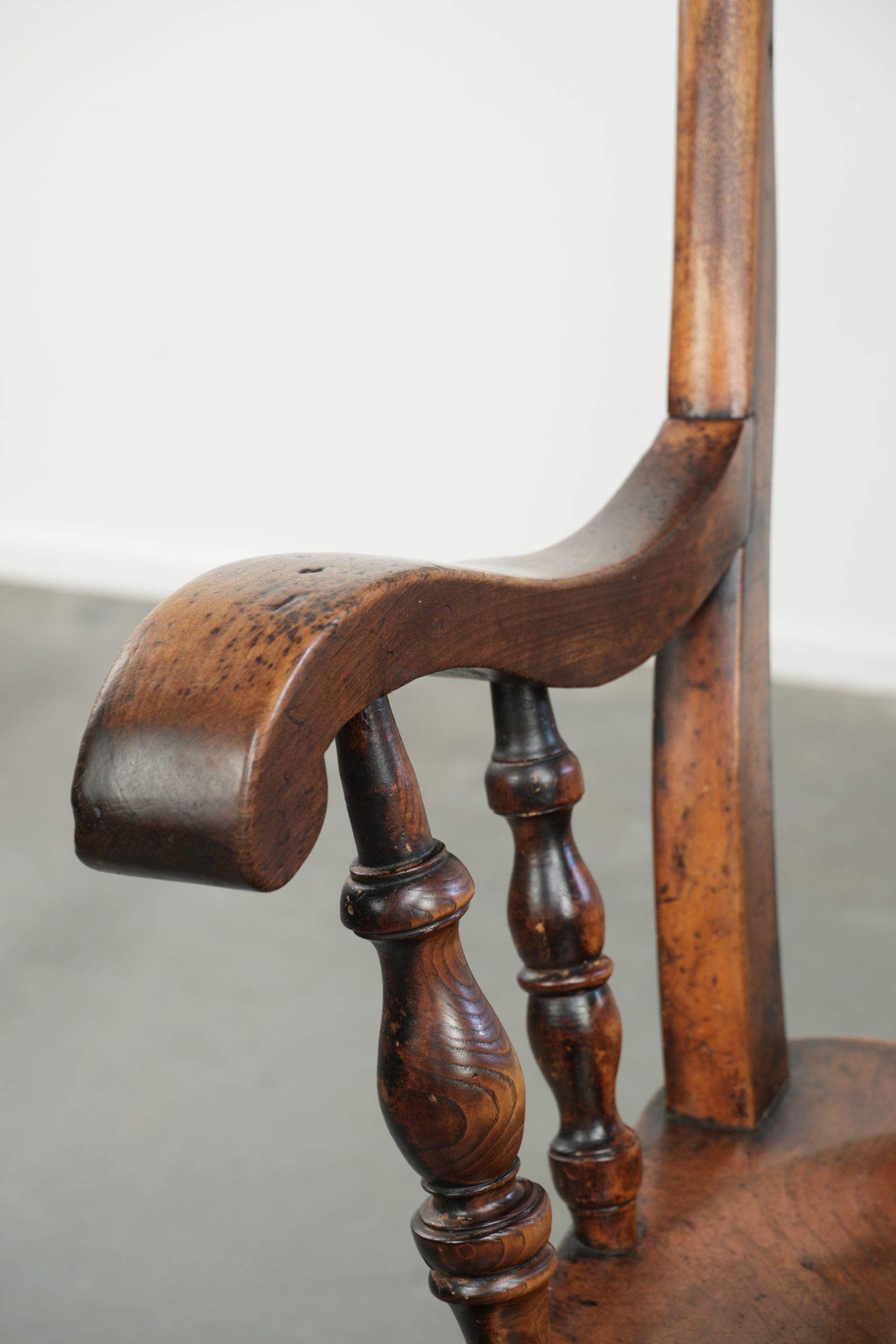 Antique English Windsor spindle chair from the early 19th century