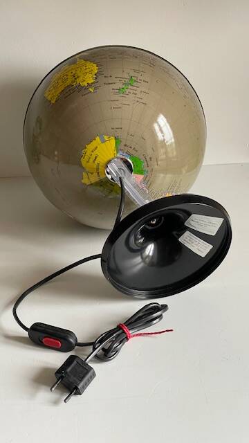 Illuminated terrestrial globe made in italy