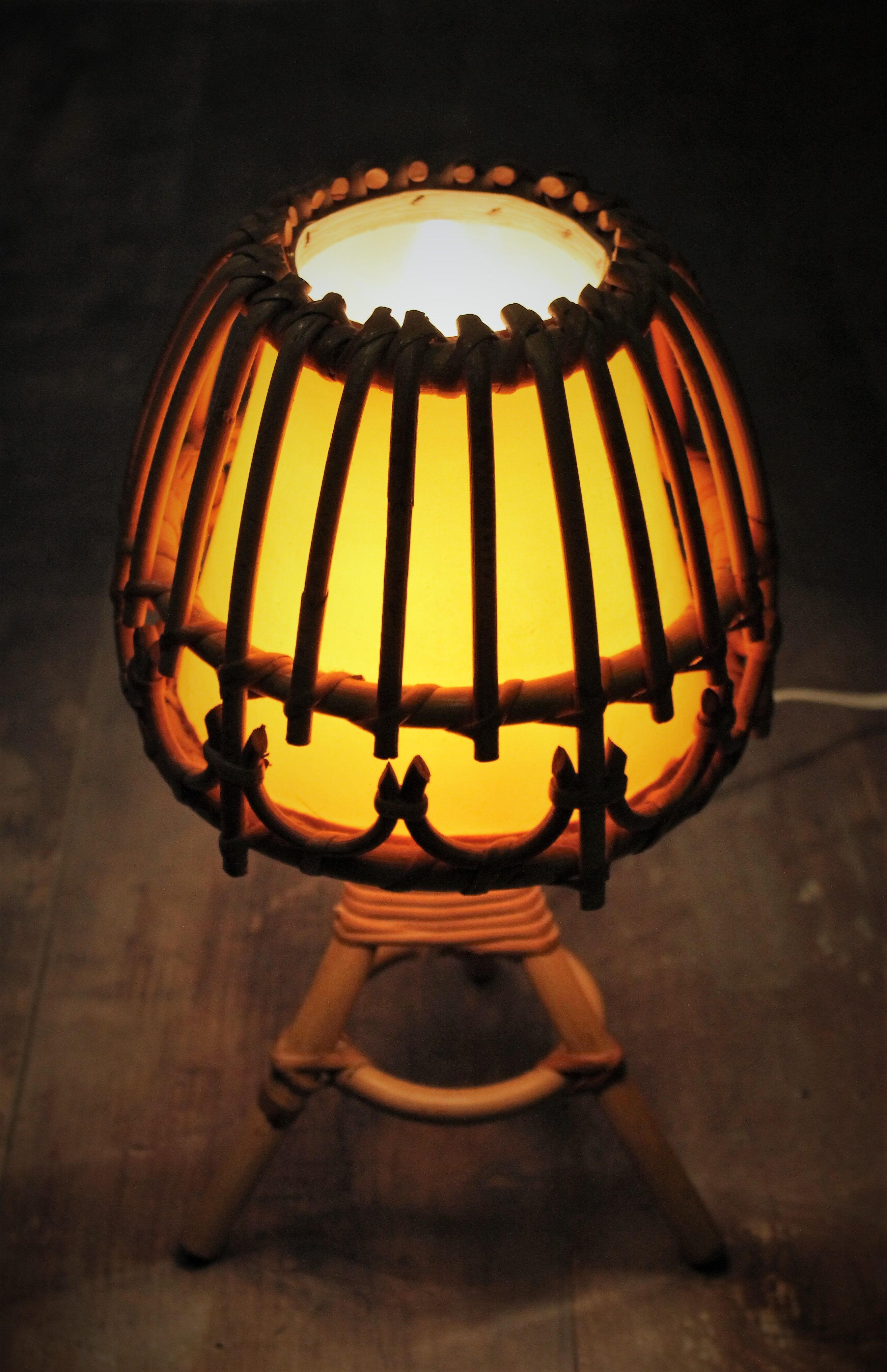 Mushroom rattan tripod lamp 60s