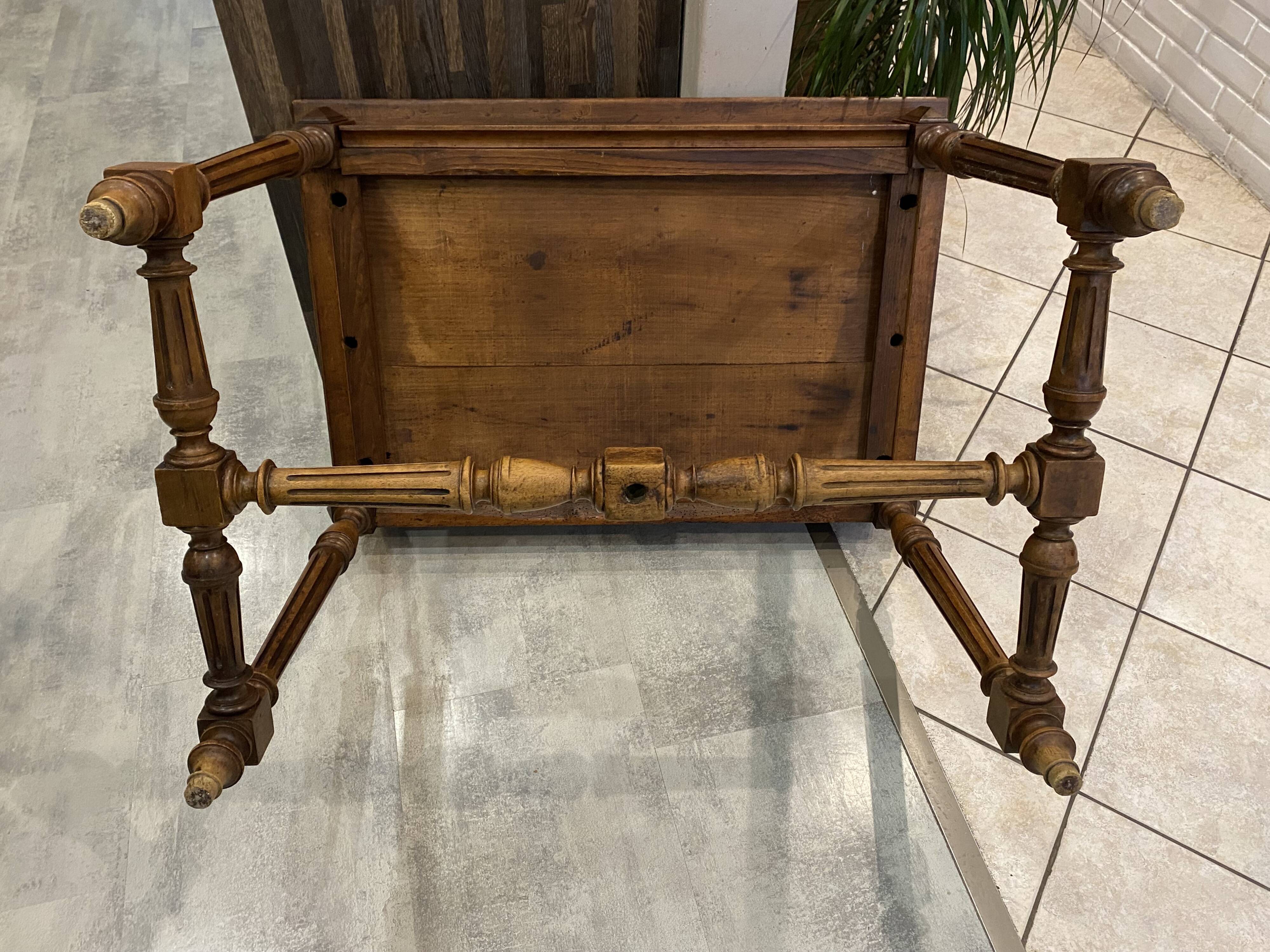 Bureau 1 tiroir en bois massif chêne pieds tournés et sculptés 89x62cm