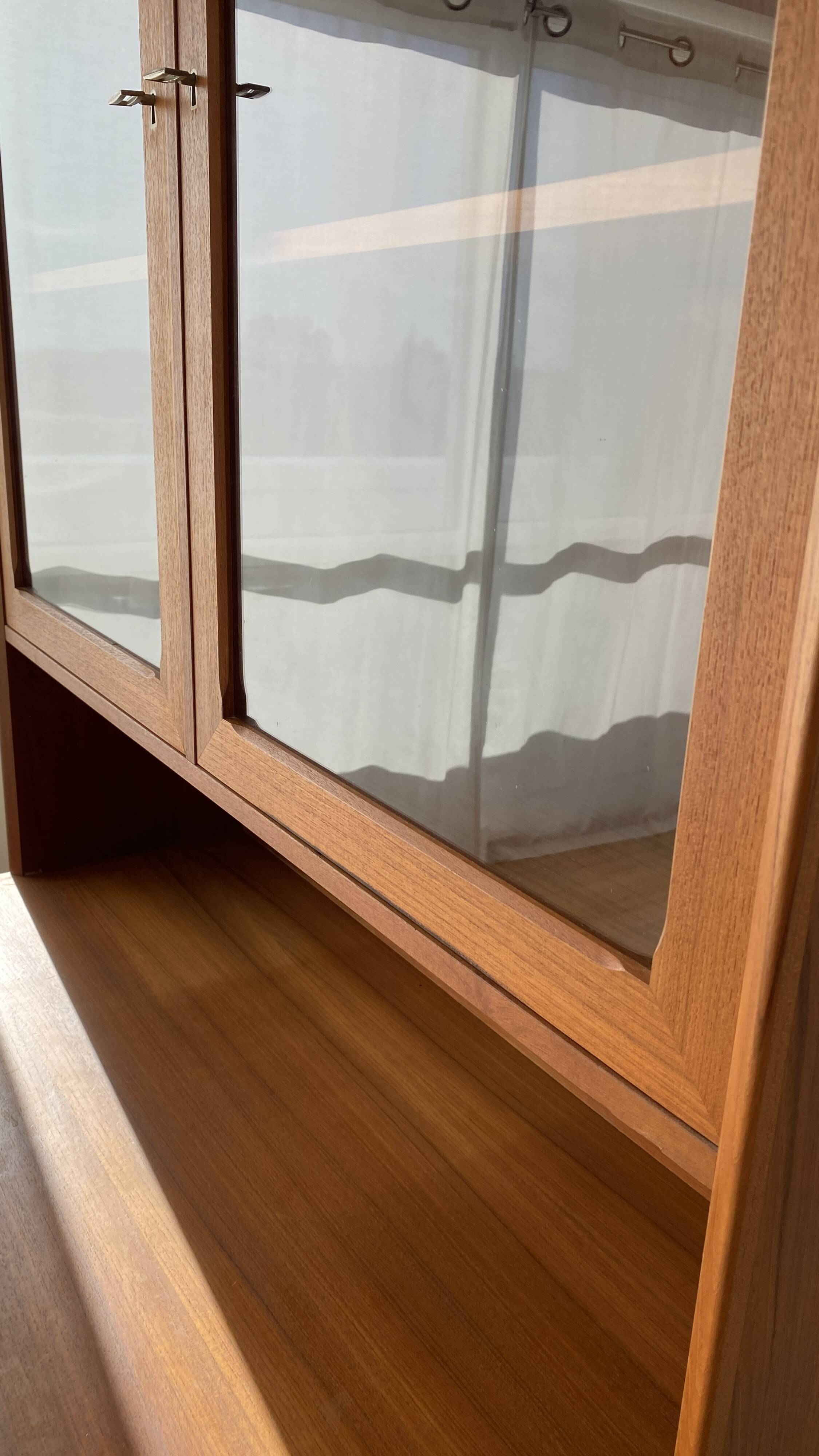 Meuble vitrine scandinave années 60 en teck par Erik Brouer