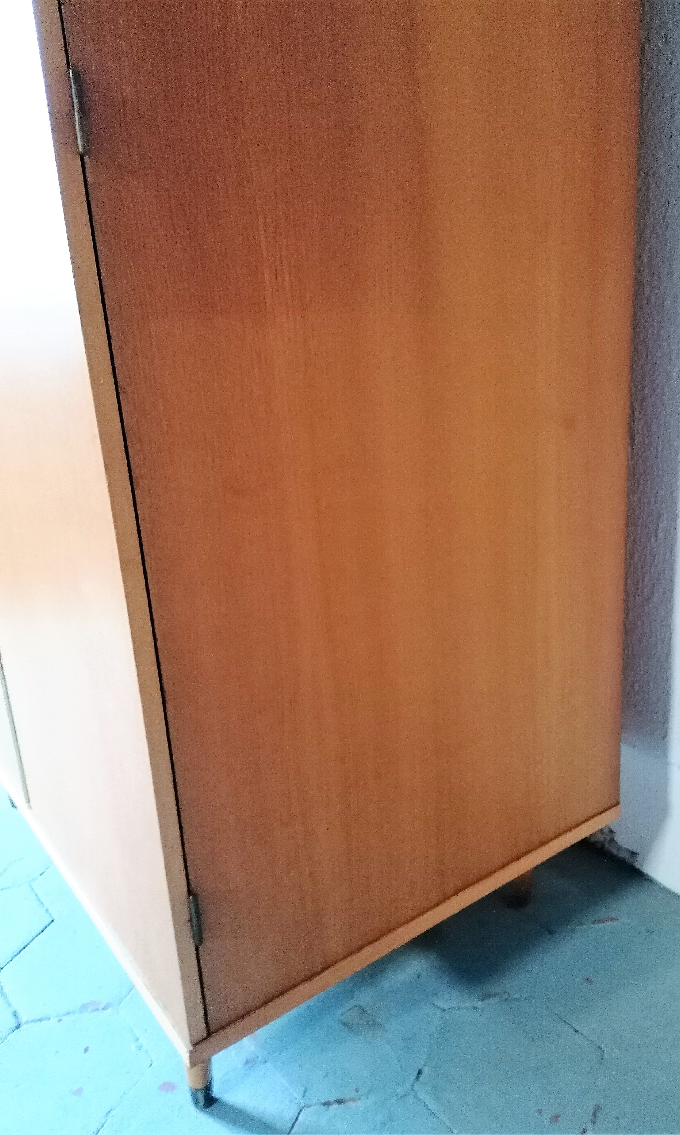 Armoire vintage